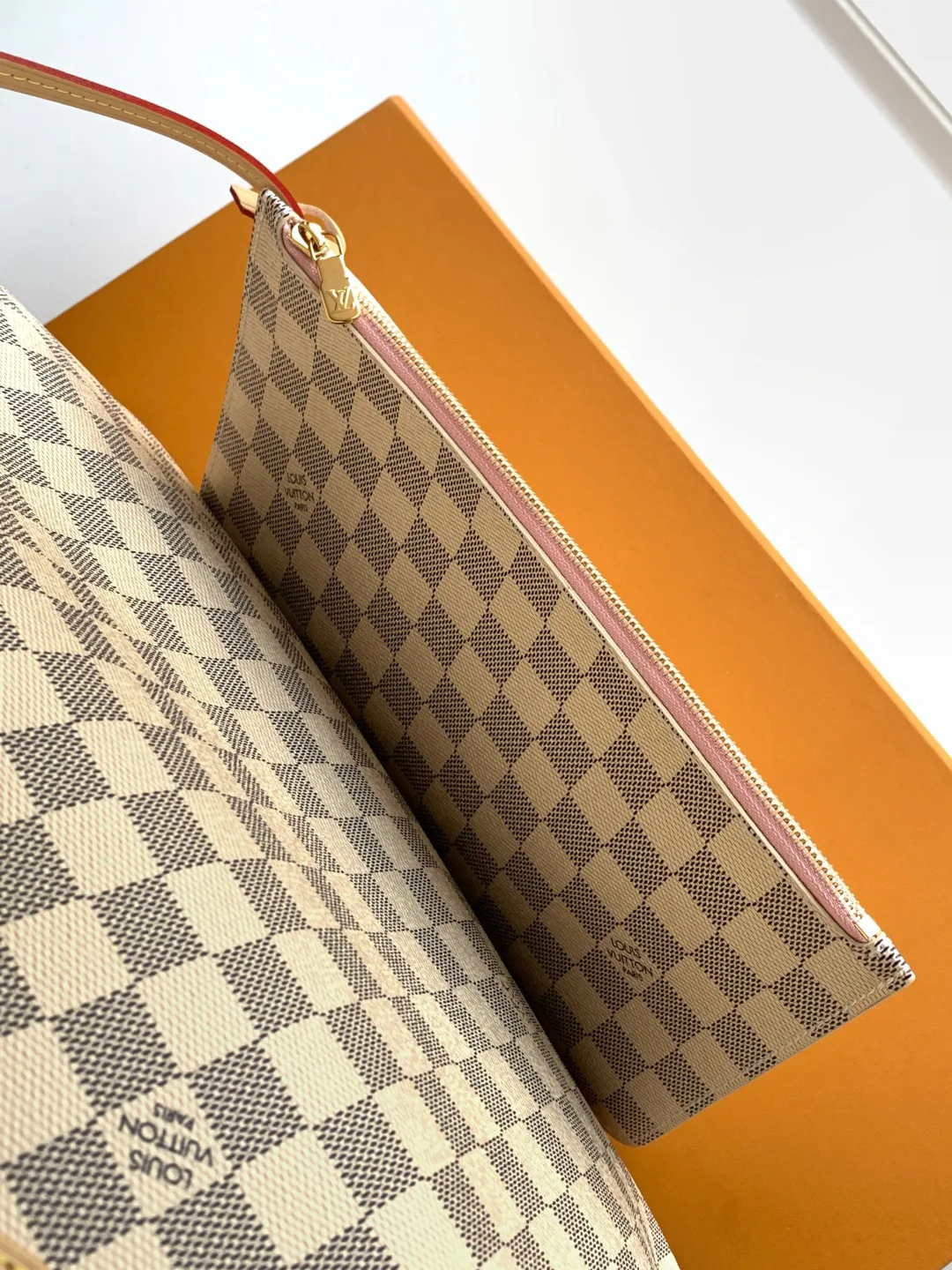 Women's Classic Handbags LOUIS VUITTON 18156578