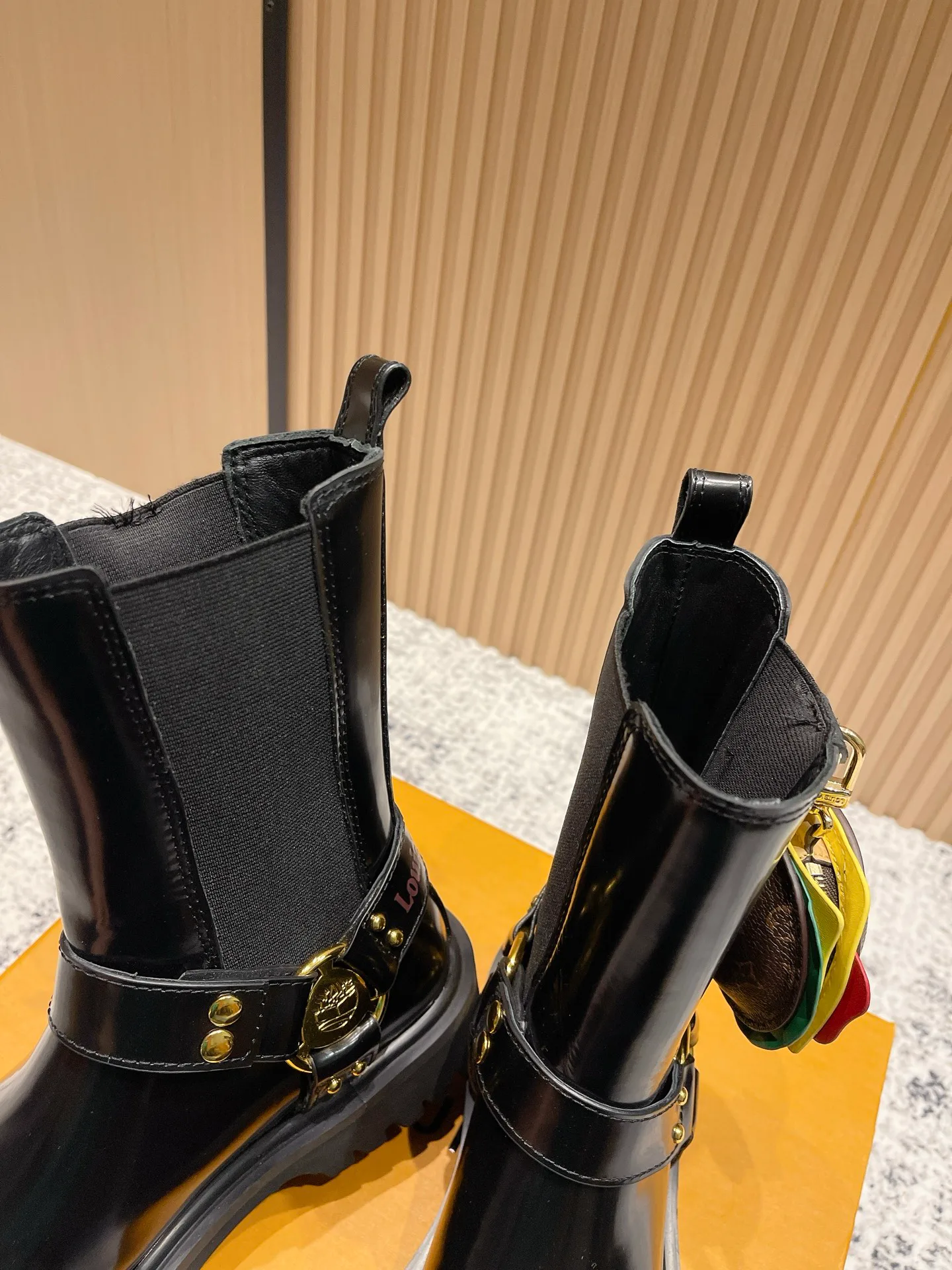 Ботинки Женские Louis Vuitton 18618957