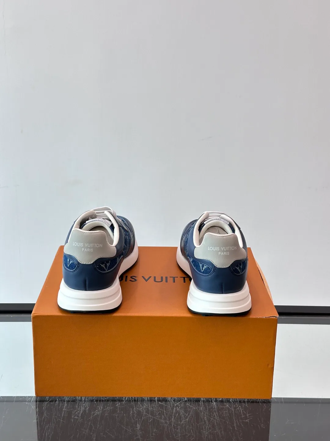 Men's Sneakers LOUIS VUITTON 18400561
