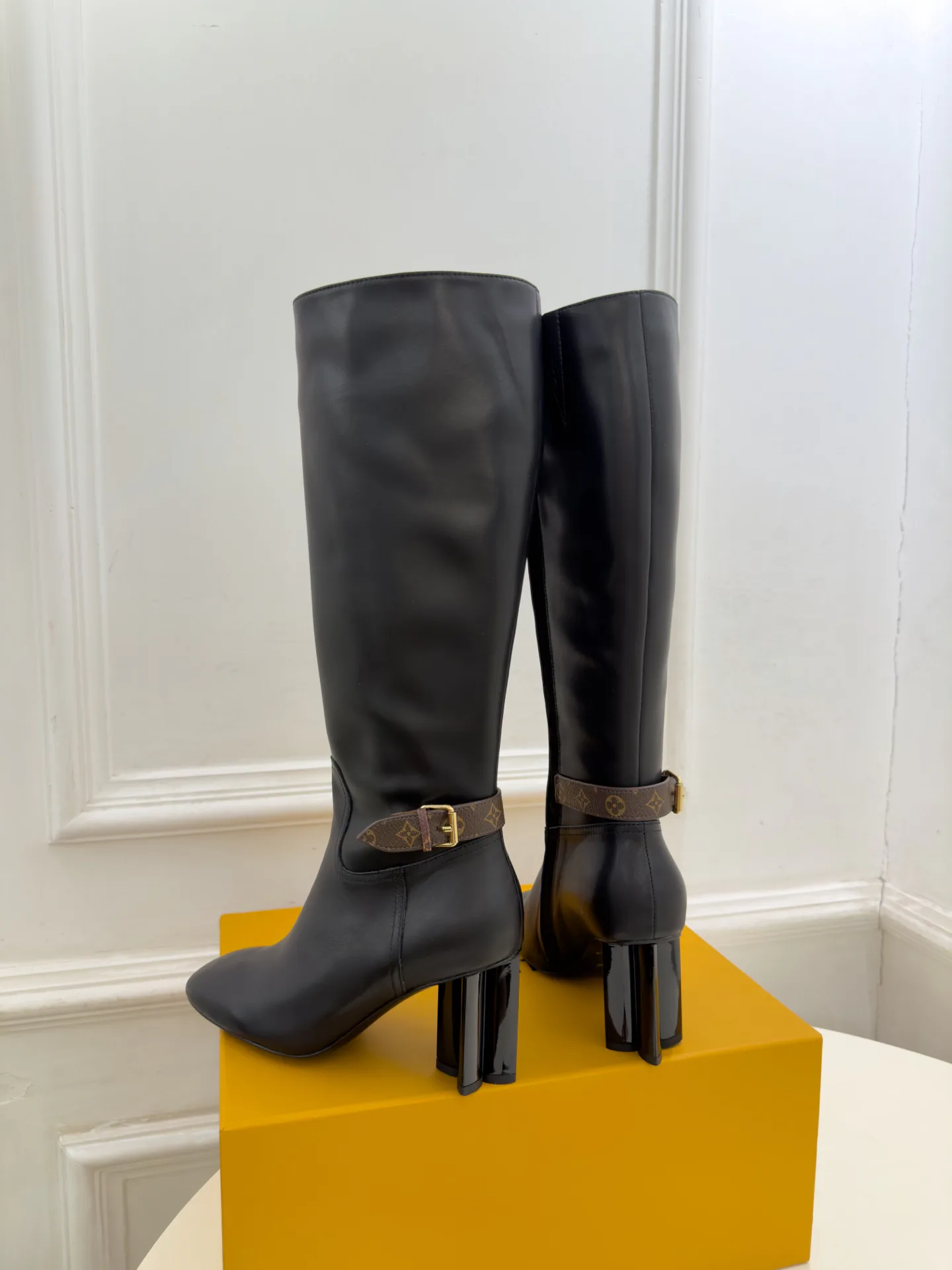 Women's Boots LOUIS VUITTON 18370310