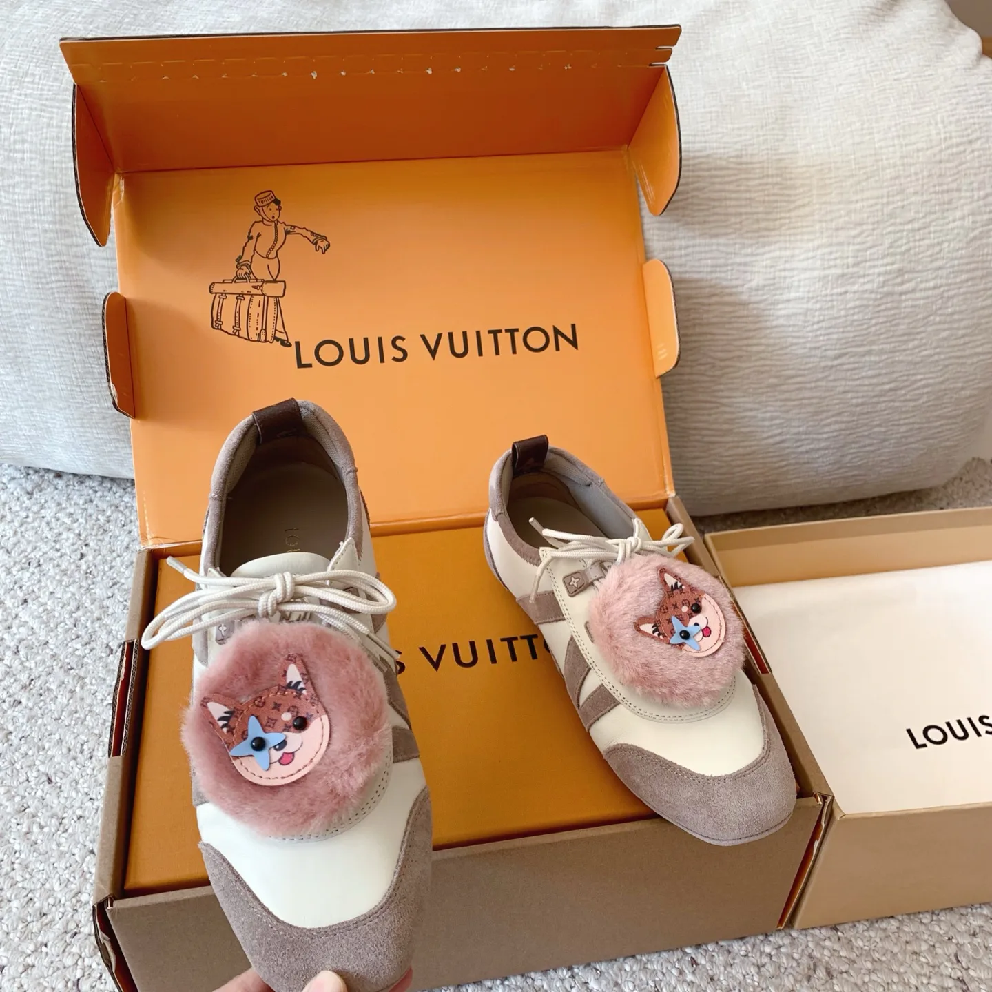 Women's Sneakers LOUIS VUITTON 18375805