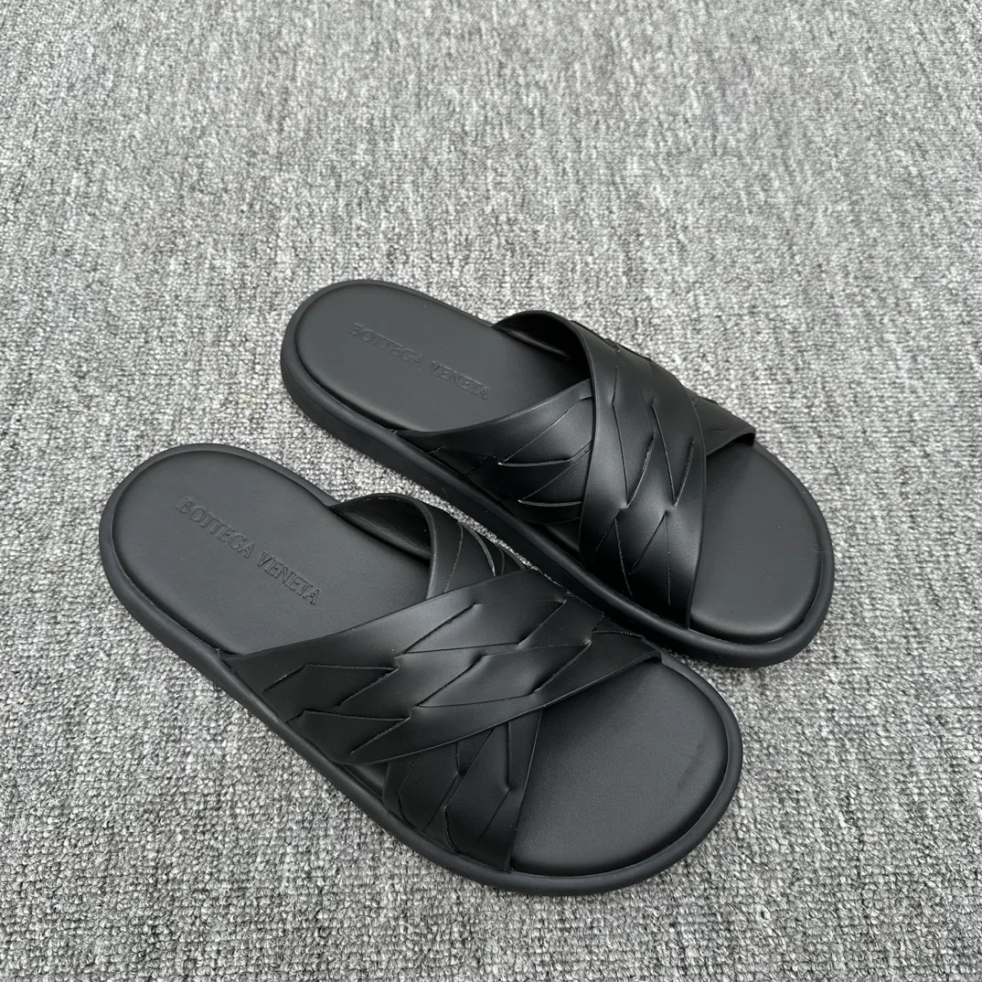 Men's Flip-Flops BOTTEGA VENETA 17885804