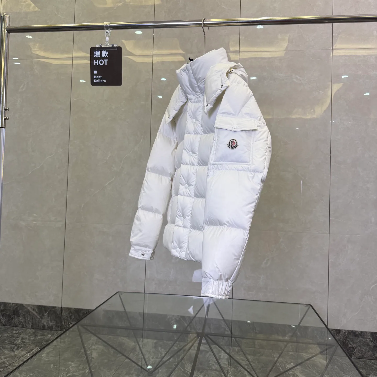 Women's Jackets And Down Jackets MONCLER 17949513