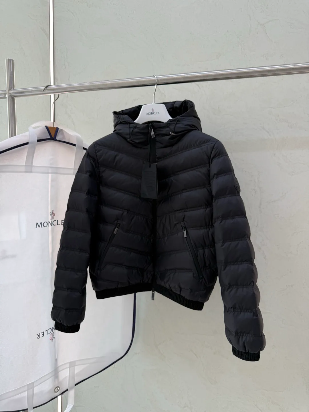 Women's Jackets And Down Jackets MONCLER 18052698
