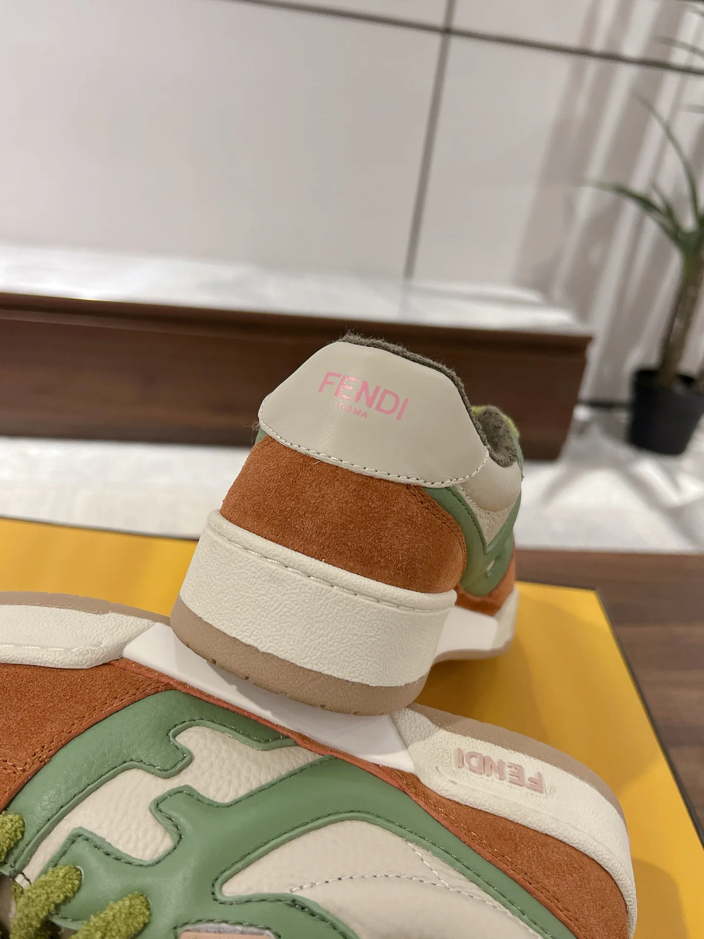 Women's Sneakers FENDI 18219601