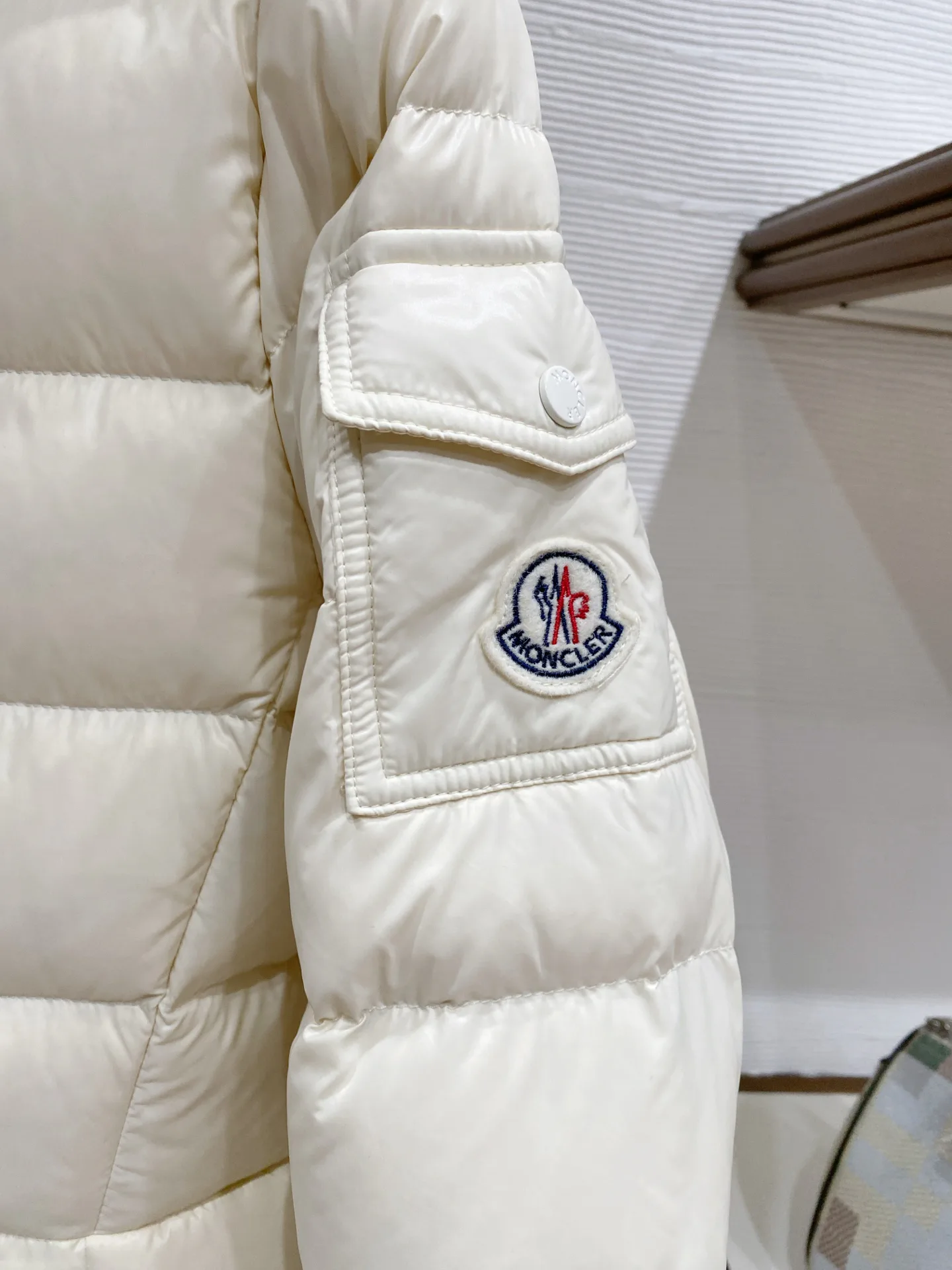 Women's Jackets And Down Jackets MONCLER 17896862