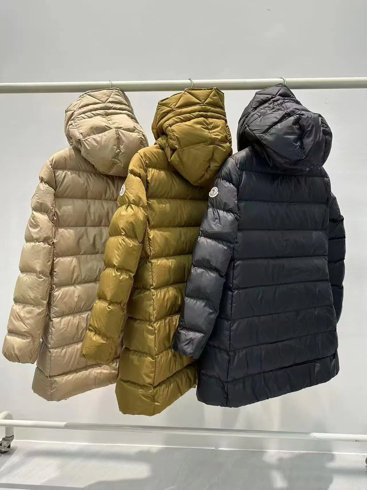 Women's Jackets And Down Jackets MONCLER 18523558