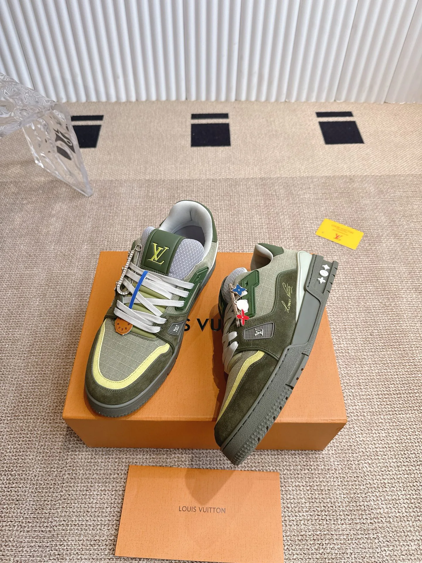 Women's Sneakers LOUIS VUITTON 18324762