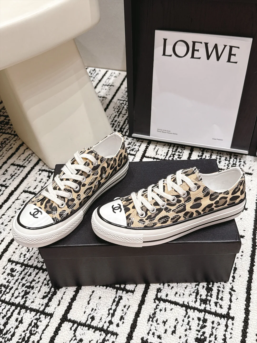 Women's Sneakers CHANEL 18139185