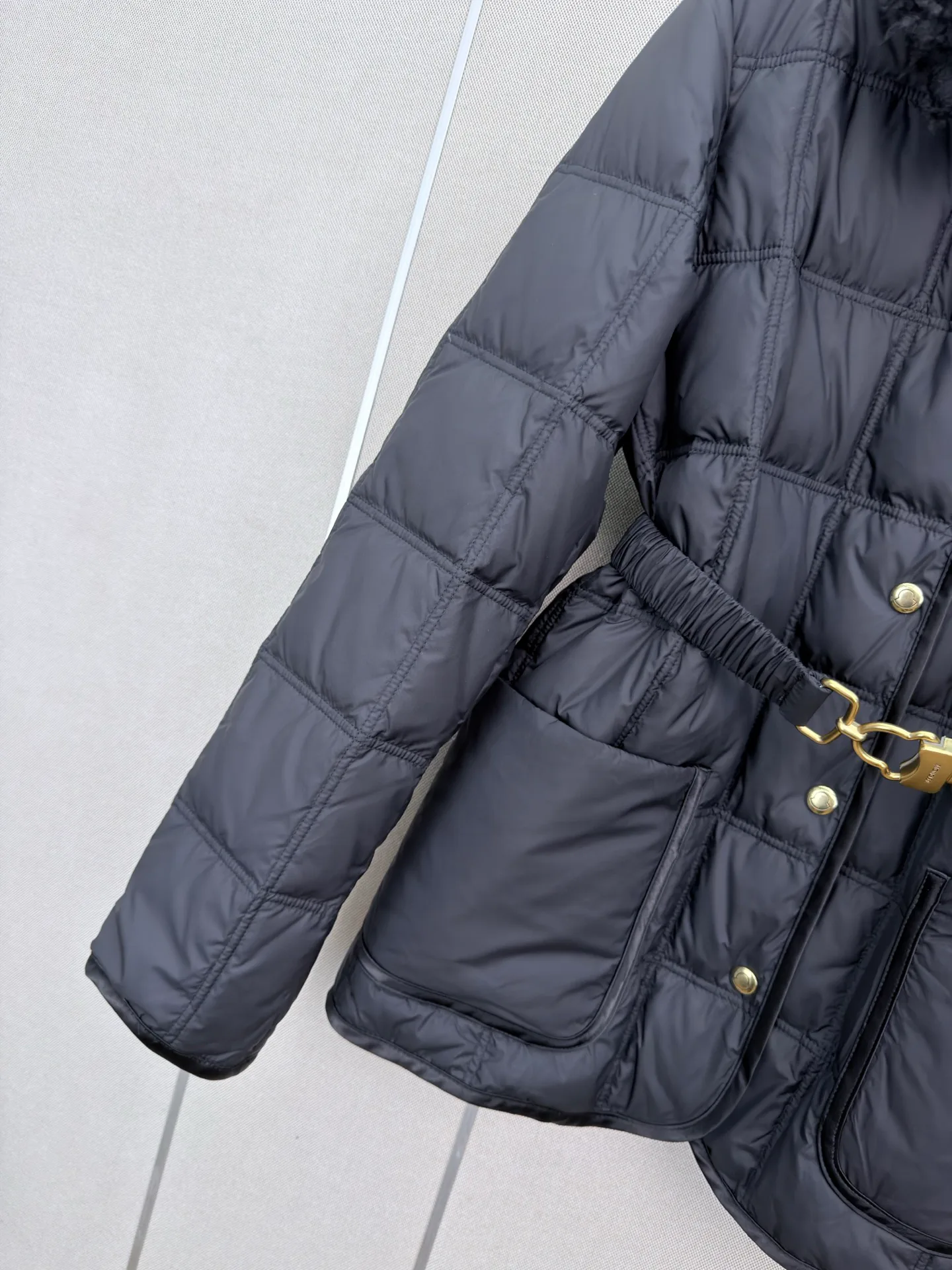 Women's Jackets And Down Jackets MONCLER 18023445