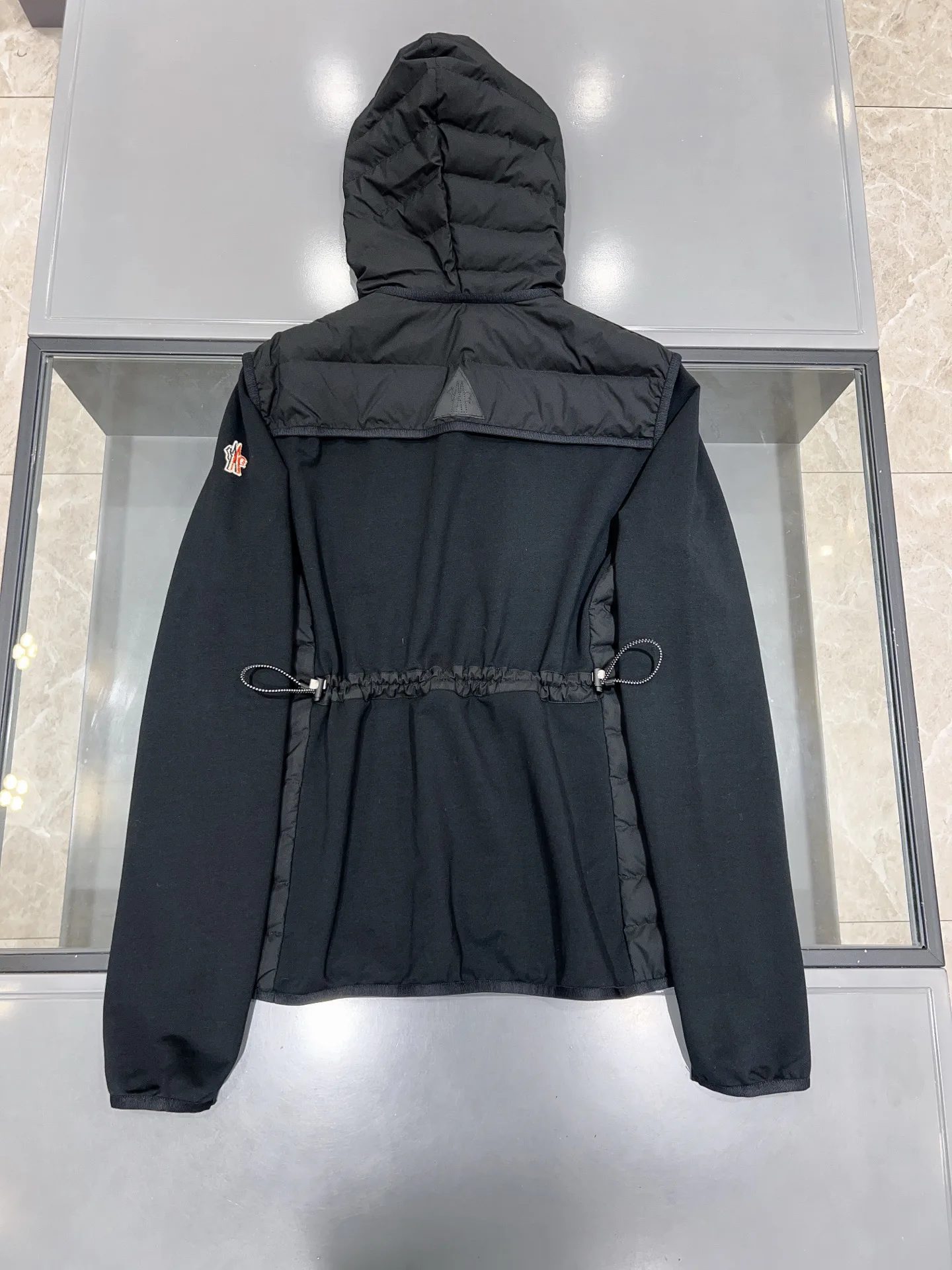 Women's Jackets And Down Jackets MONCLER 18368415