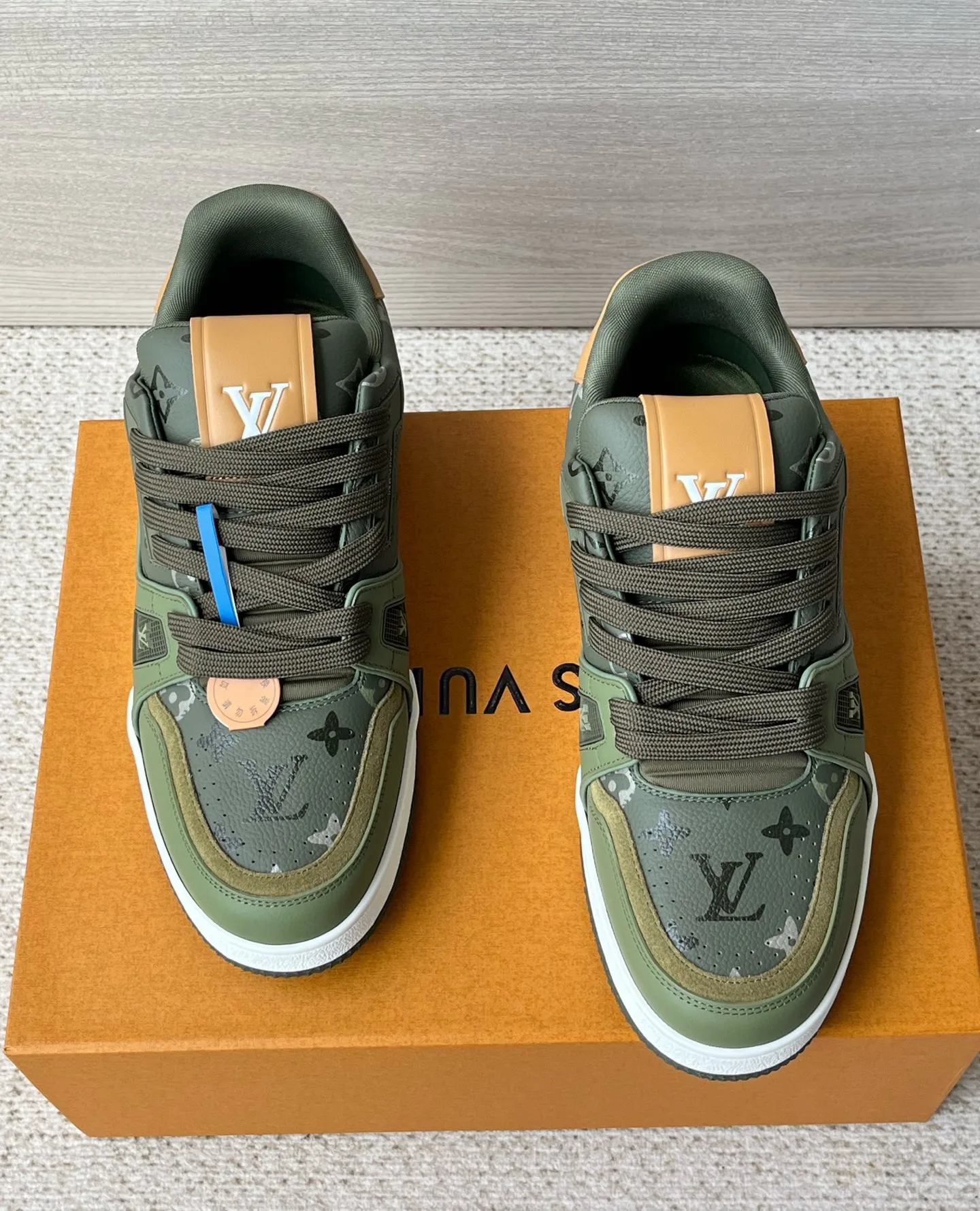 Men's Sneakers LOUIS VUITTON 17972121