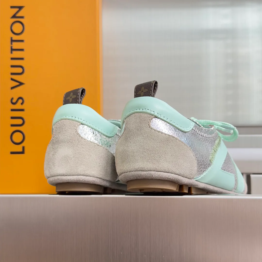 Women's Sneakers LOUIS VUITTON 17780696