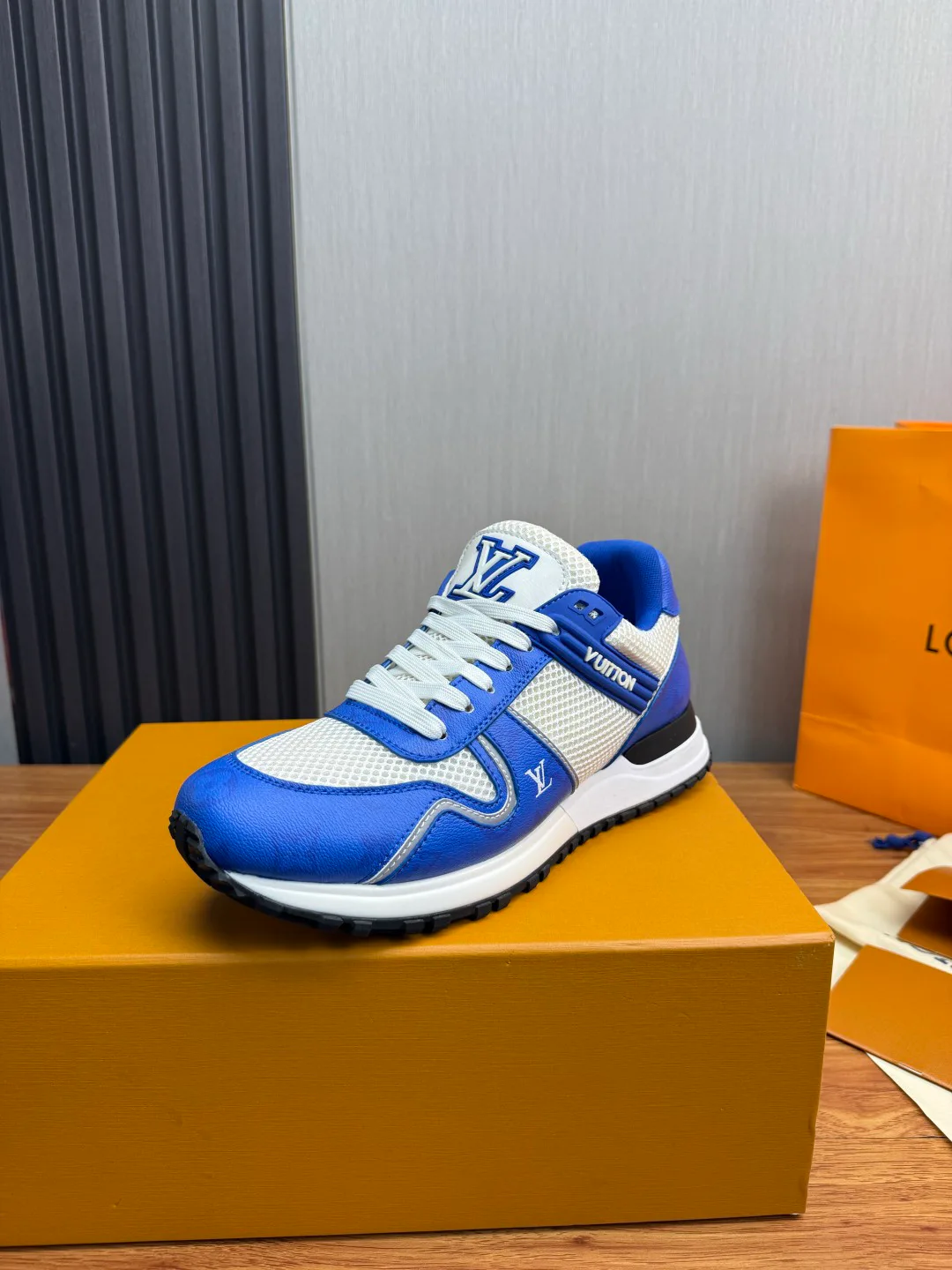 Men's Sneakers LOUIS VUITTON 17429936