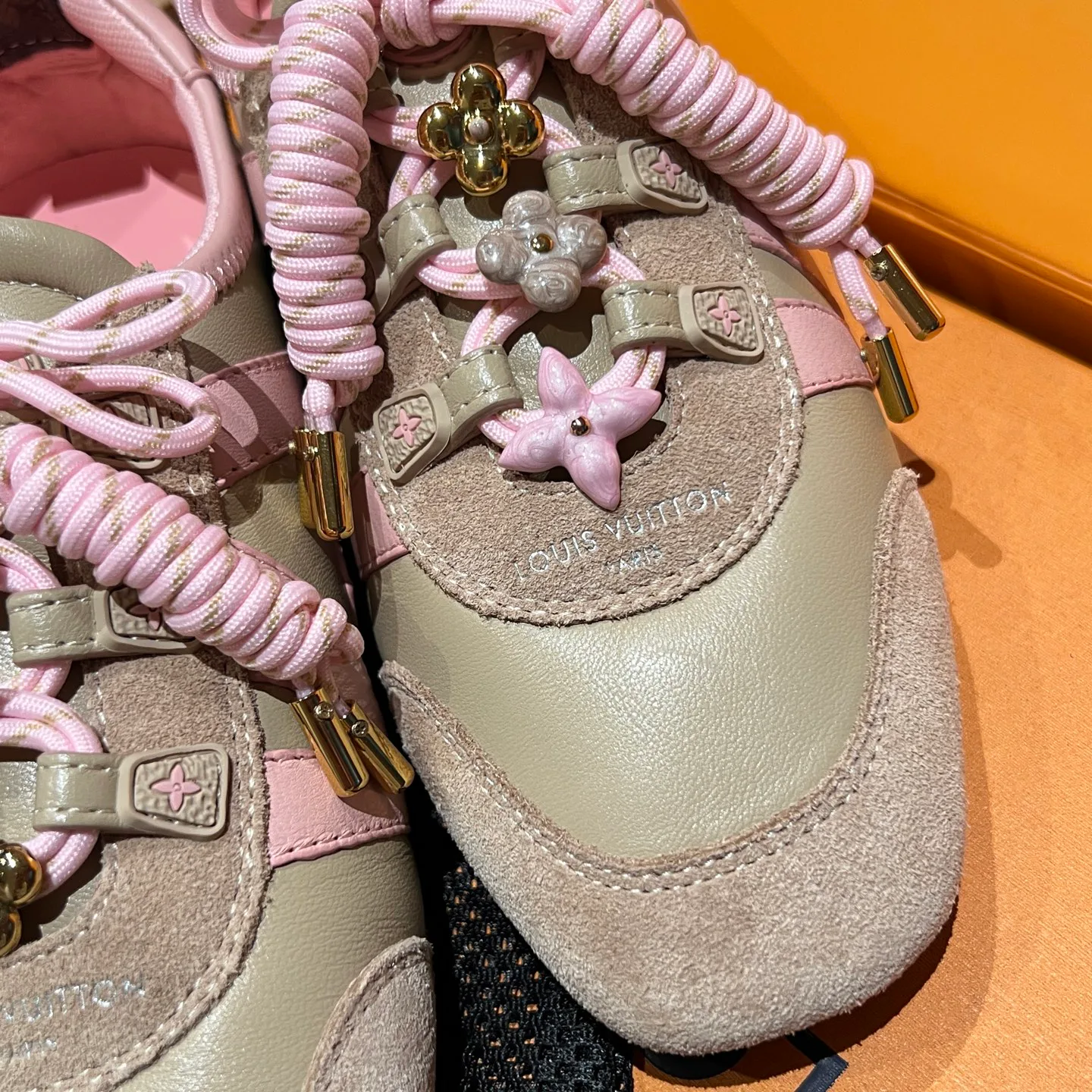 Women's Sneakers LOUIS VUITTON 18194164
