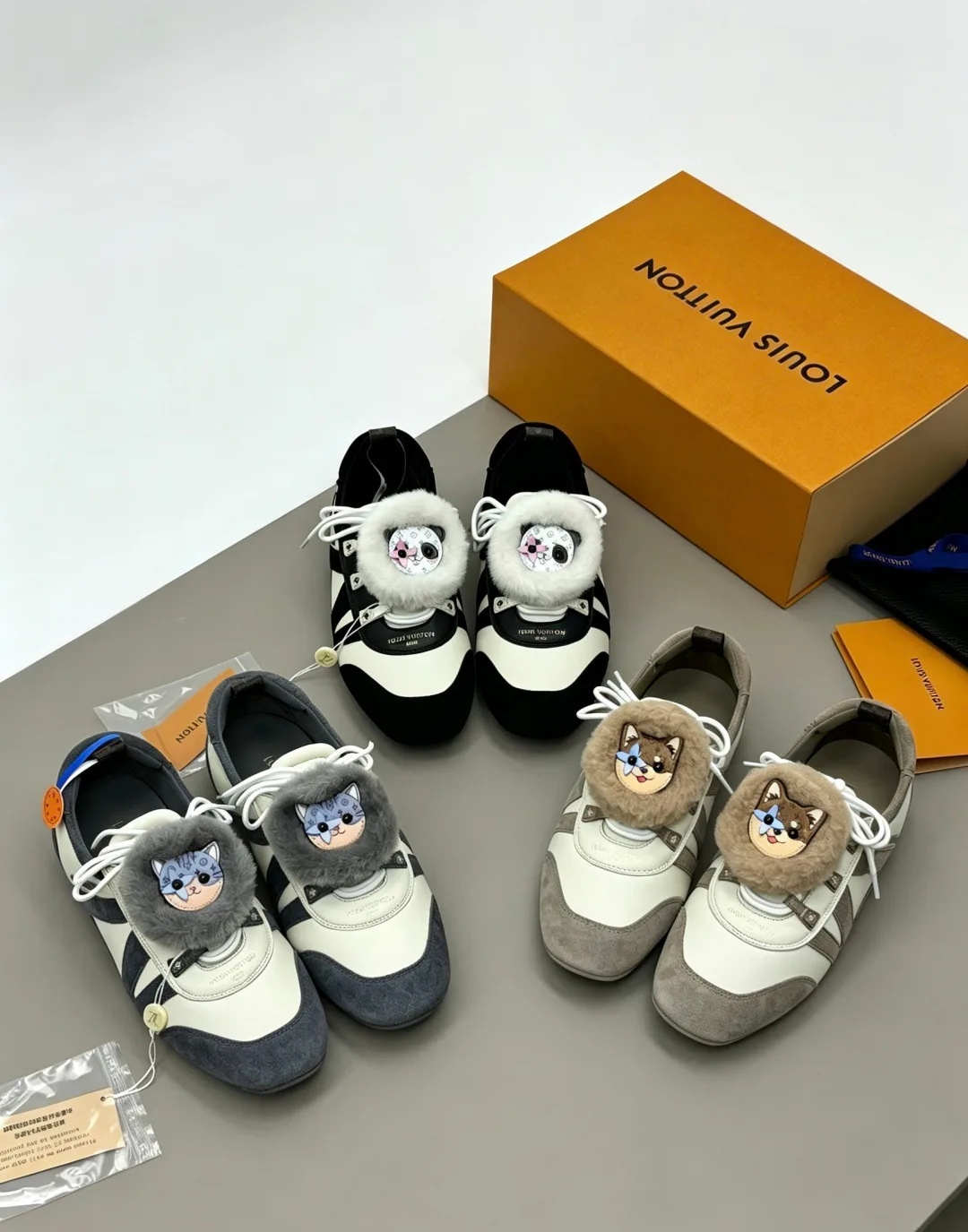 Women's Sneakers LOUIS VUITTON 18006209
