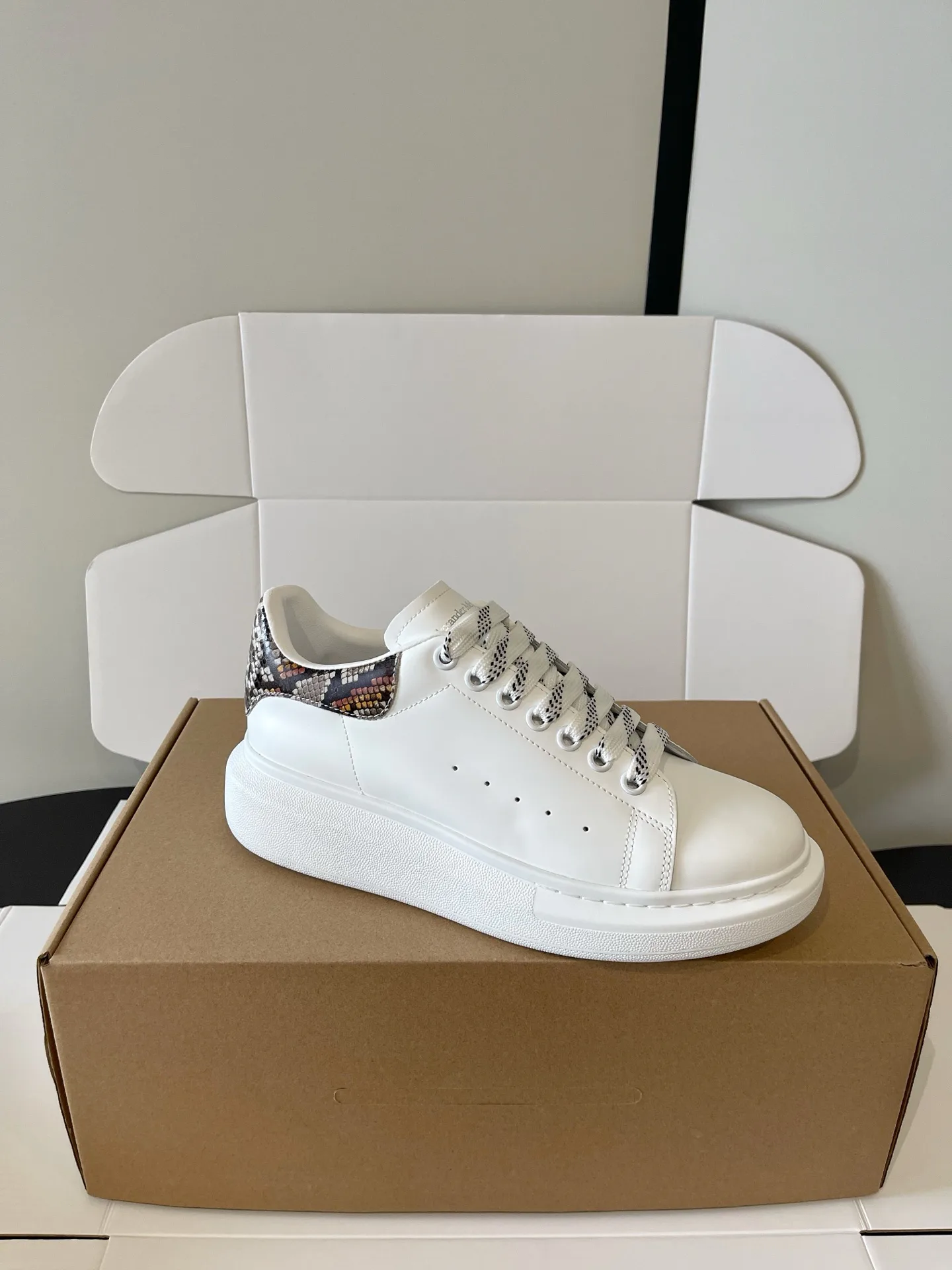 Women's Sneakers ALEXANDER MCQUEEN 18092485