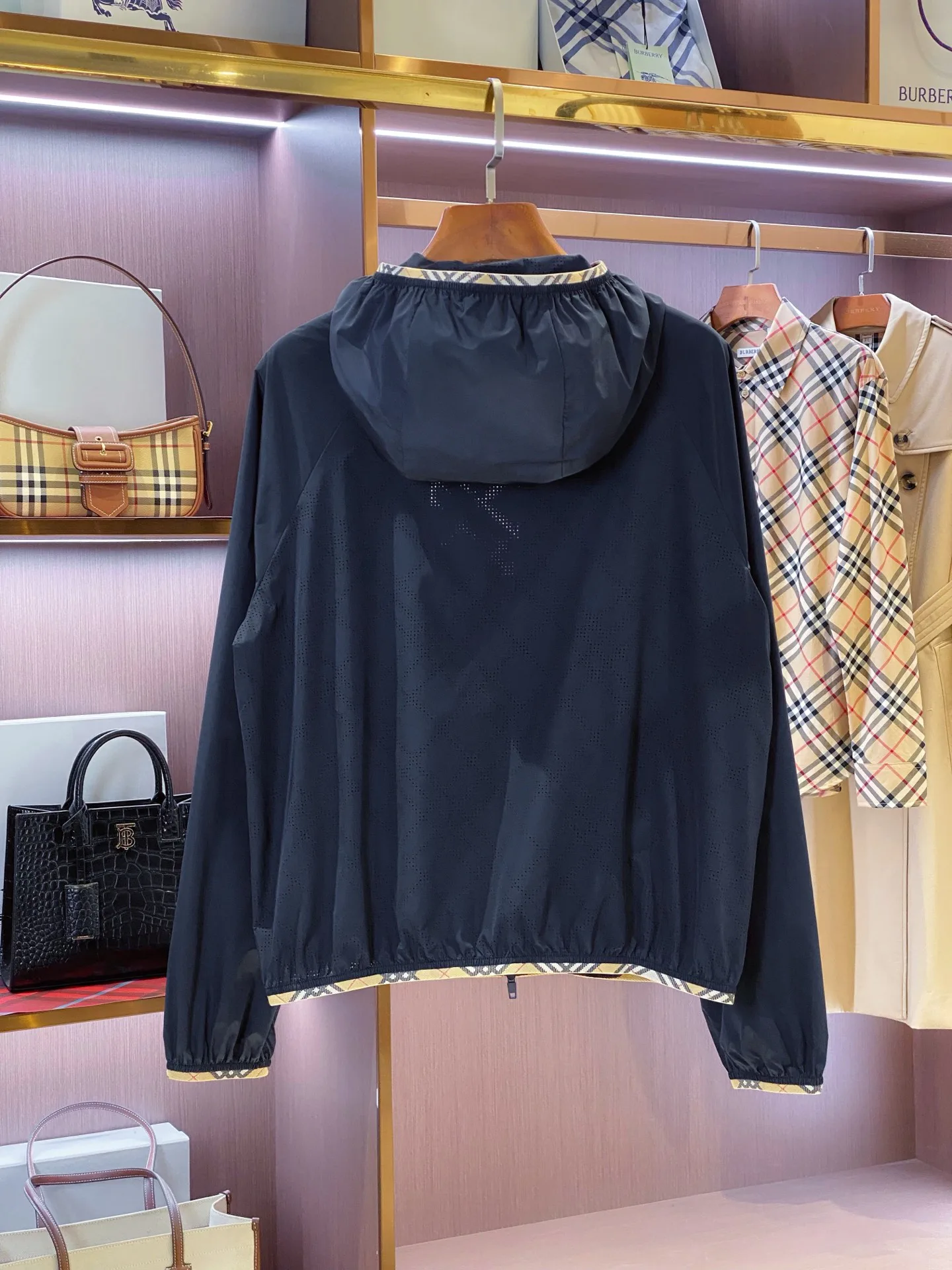 Women's Jackets And Down Jackets BURBERRY 18206388
