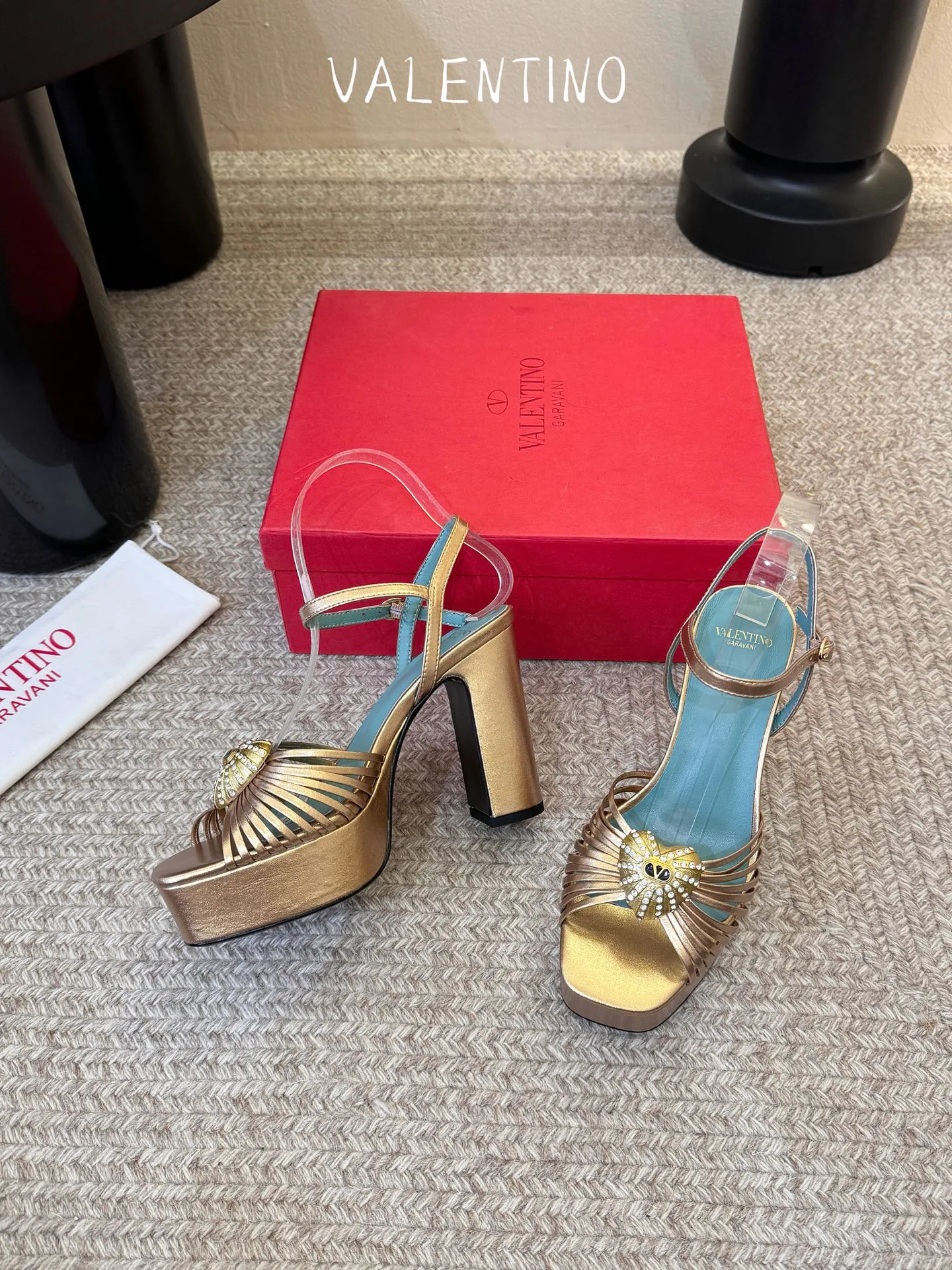 Women's Open-Toe Sandals VALENTINO 17396953
