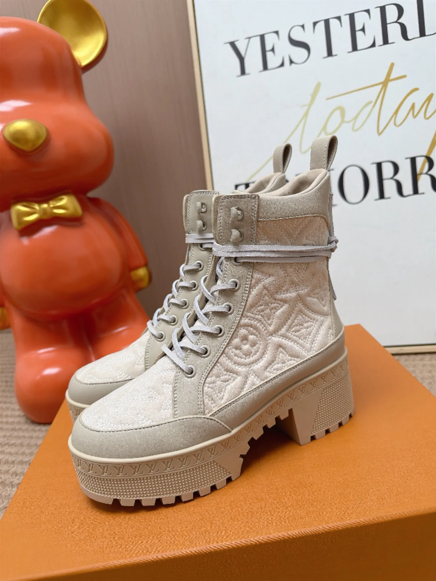 Women's Ankle Boots LOUIS VUITTON 18239722