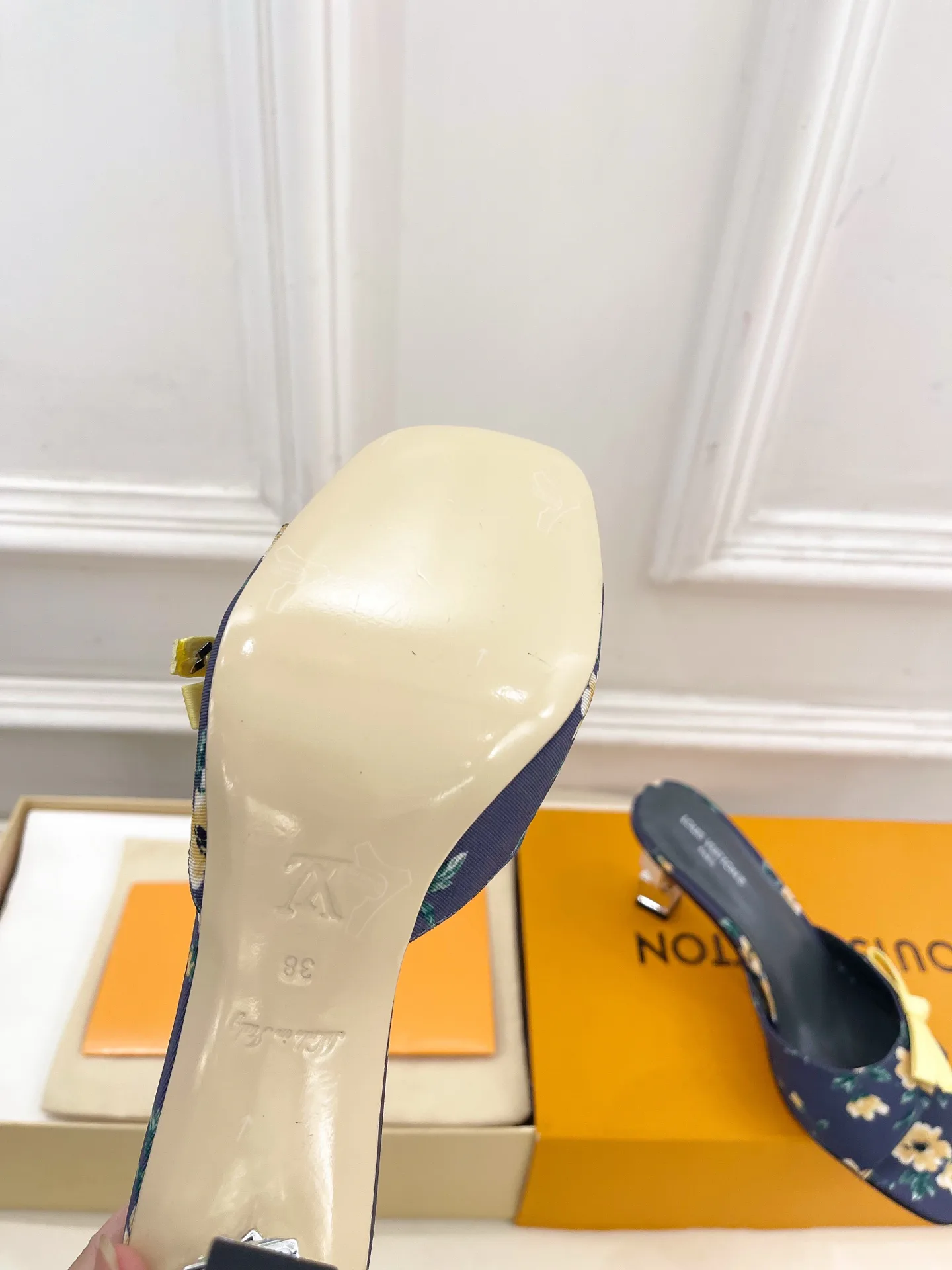 Women's Mules And Clogs LOUIS VUITTON 18034944