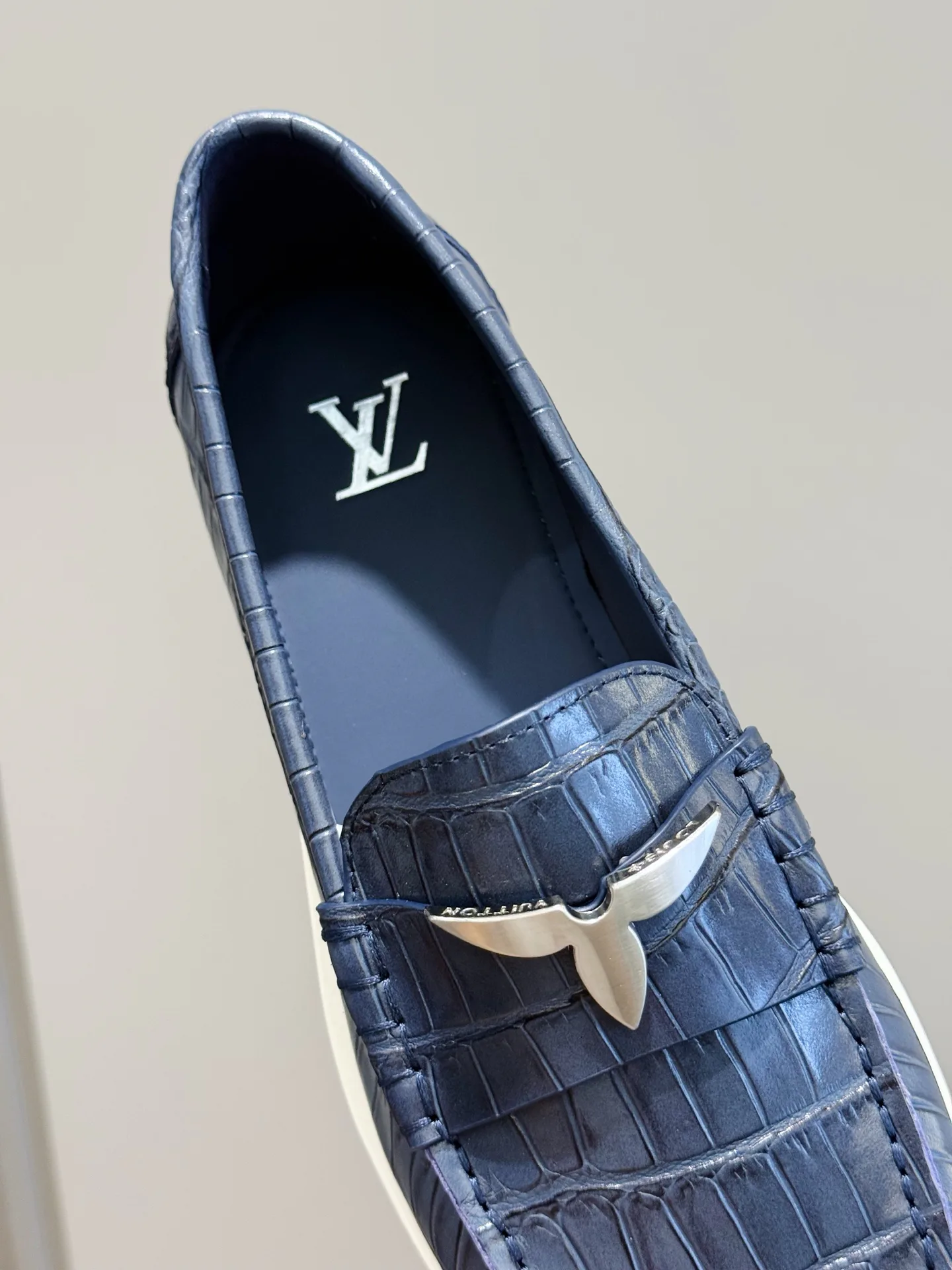 Women's Loafers And Moccasins LOUIS VUITTON 17914083