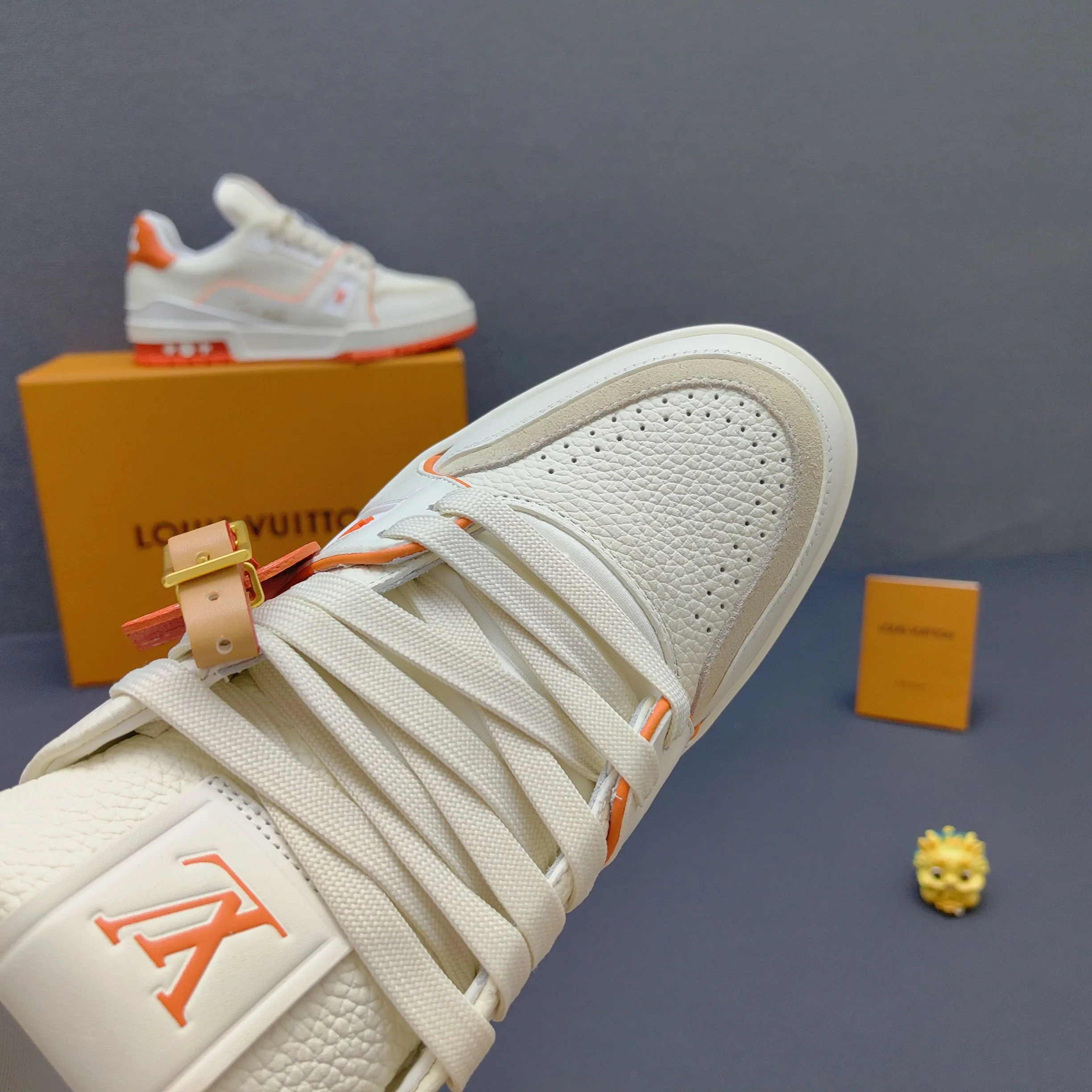 Women's Sneakers LOUIS VUITTON 17725120