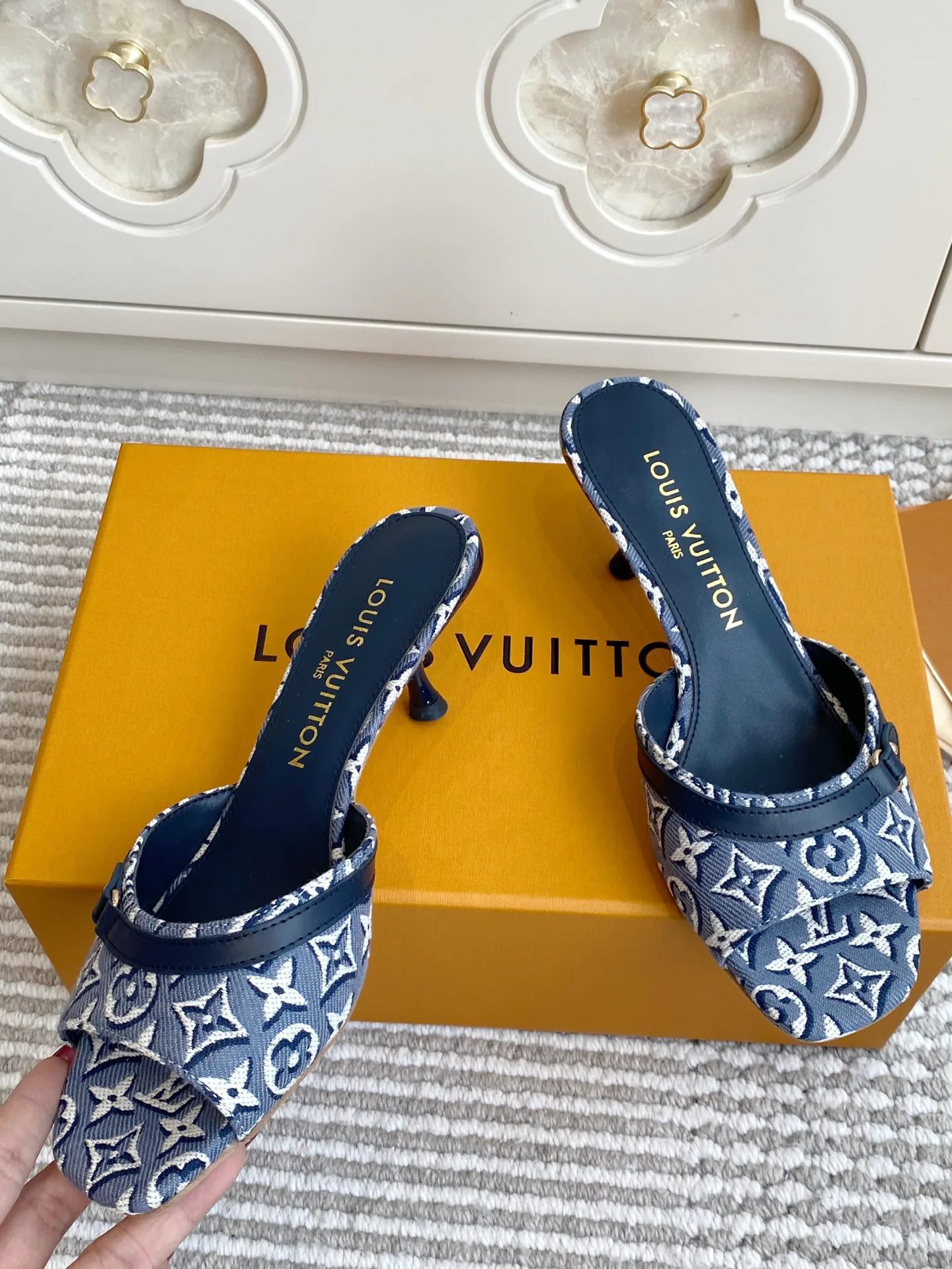 Women's Open-Toe Sandals LOUIS VUITTON 17572132