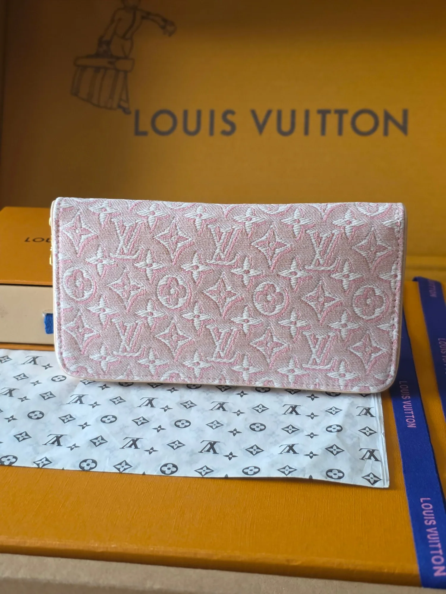 Women's Clutches LOUIS VUITTON 18391185
