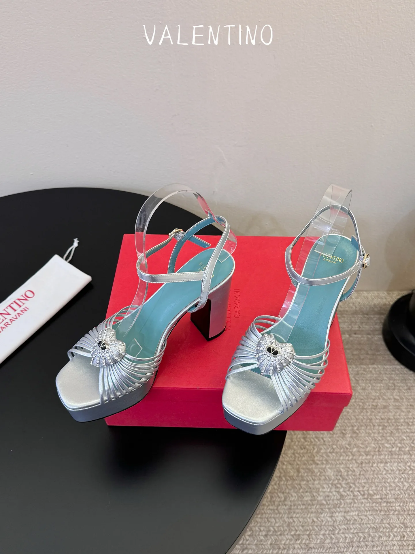 Women's Open-Toe Sandals VALENTINO 17396954