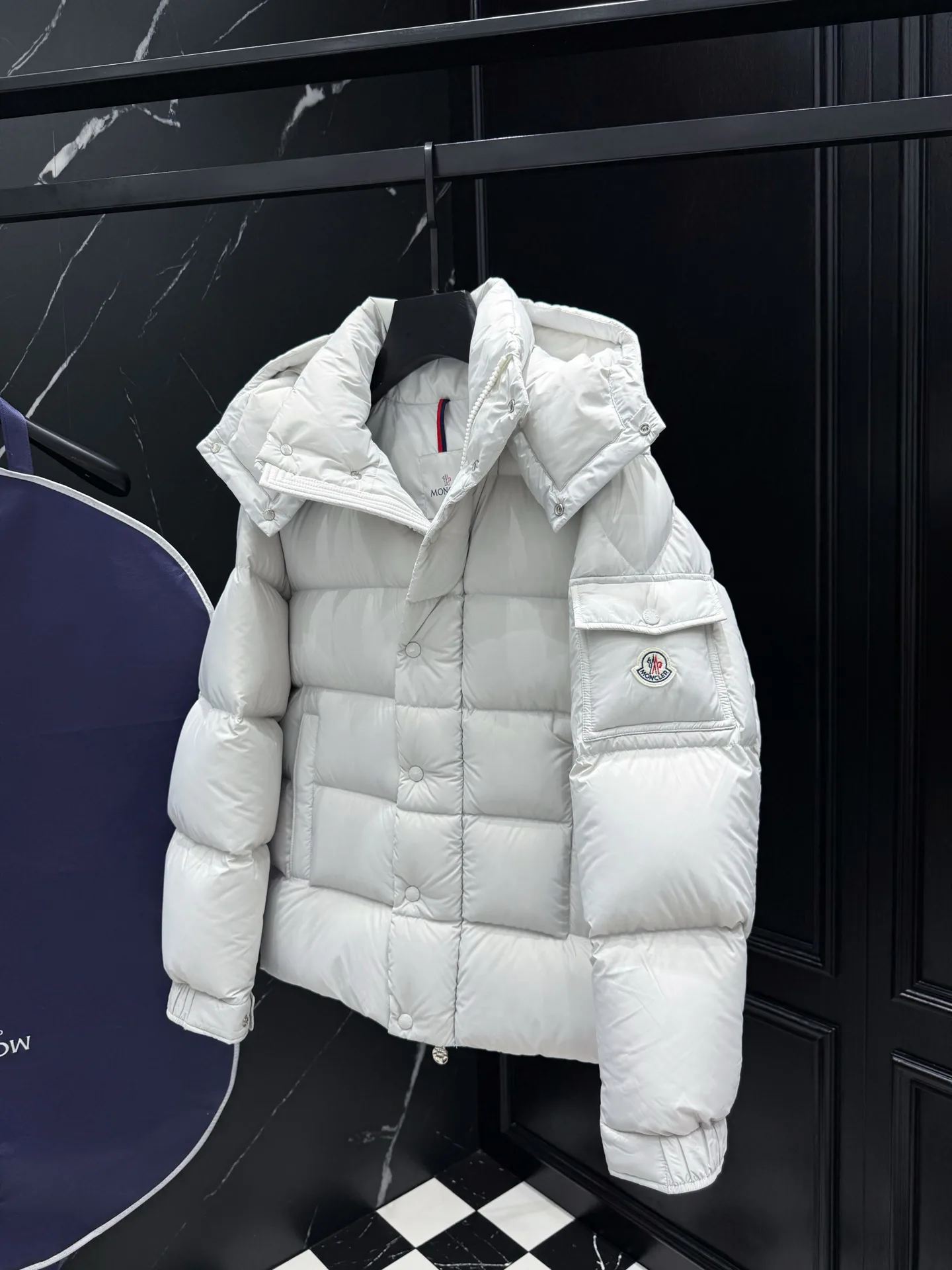 Women's Jackets And Down Jackets MONCLER 18035670