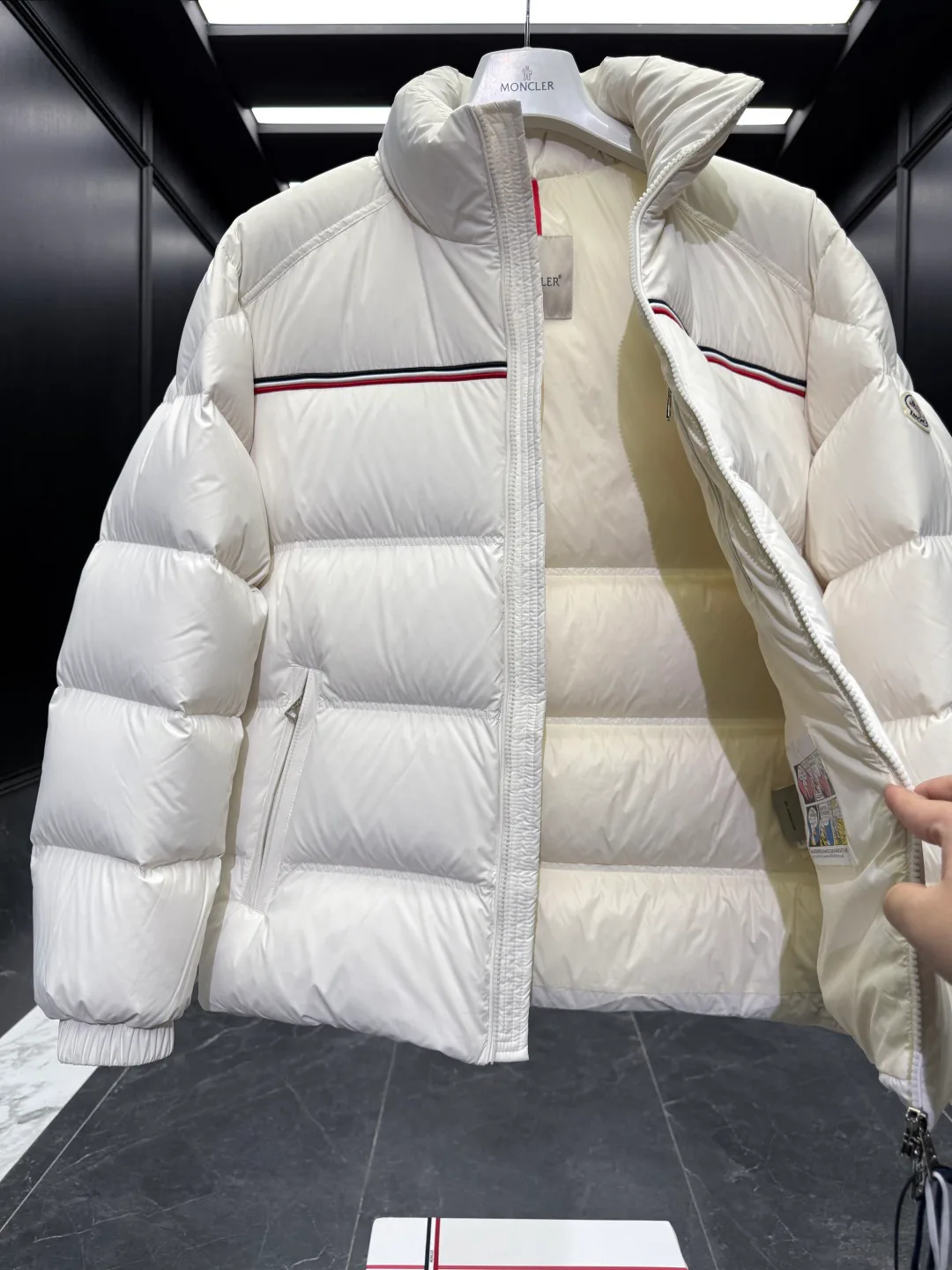 Men's Jackets And Down Jackets MONCLER 18007691