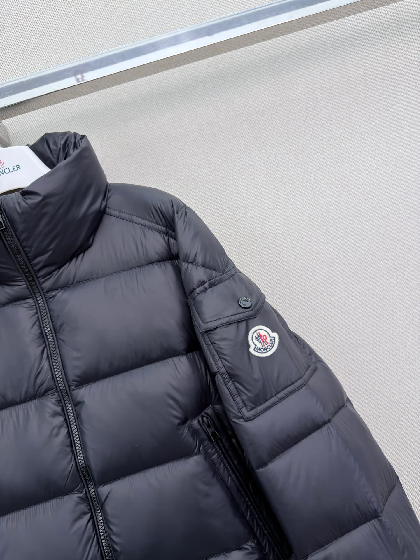 Women's Jackets And Down Jackets MONCLER 18439408