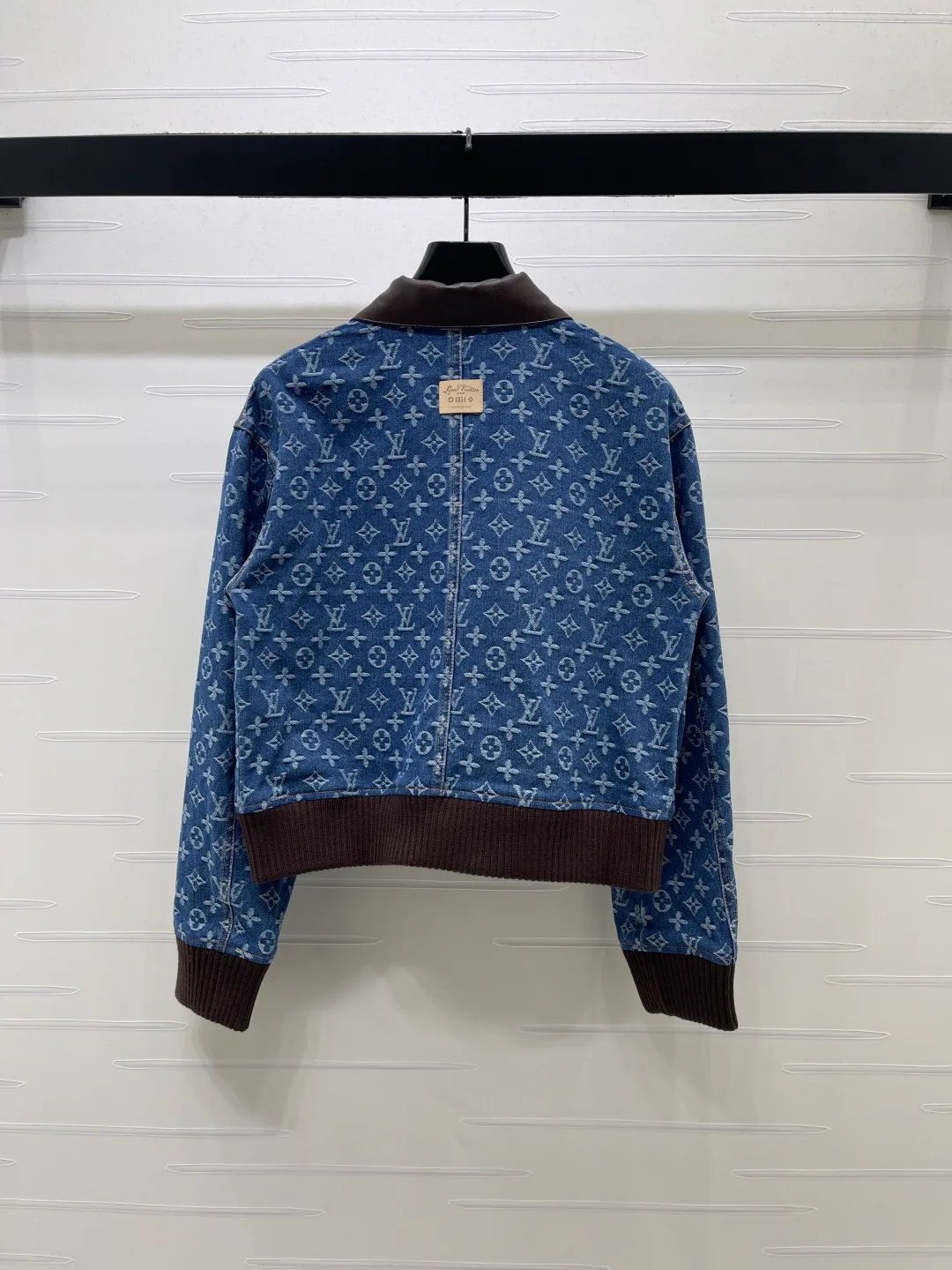 Women's Jackets And Down Jackets LOUIS VUITTON 18437137