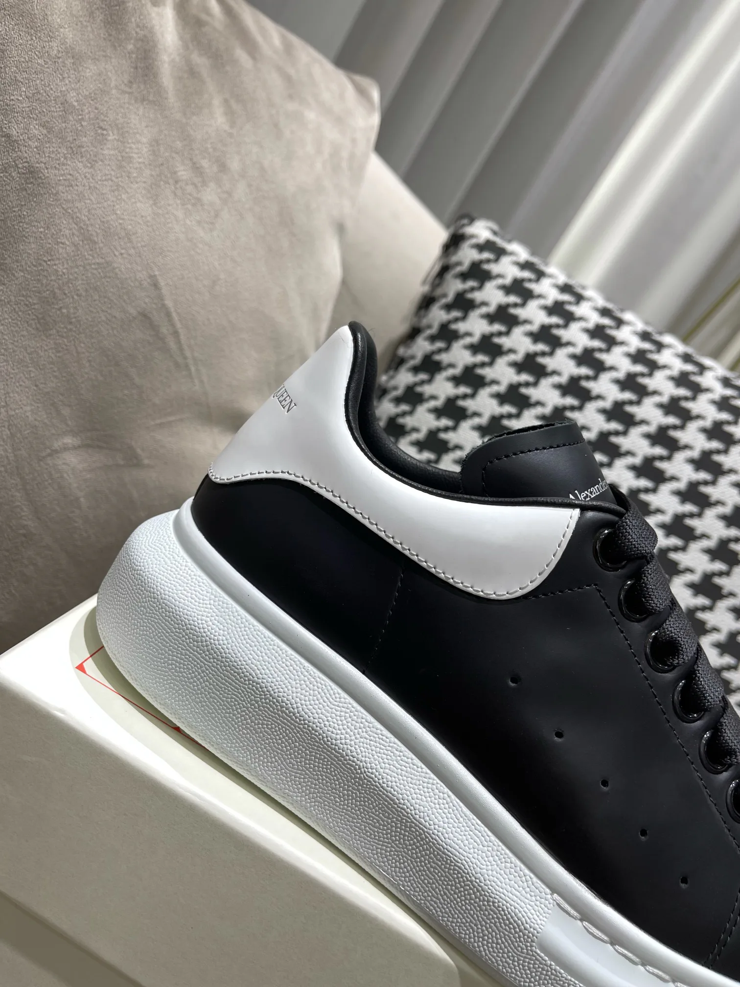 Women's Sneakers ALEXANDER MCQUEEN 18373664