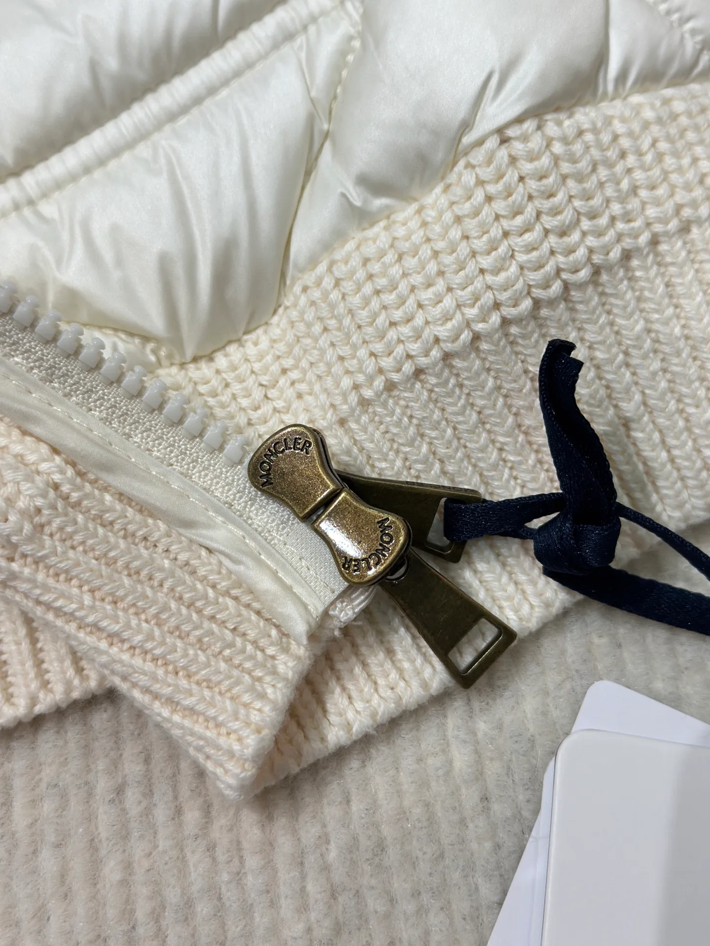 Women's Jackets And Down Jackets MONCLER 18106079