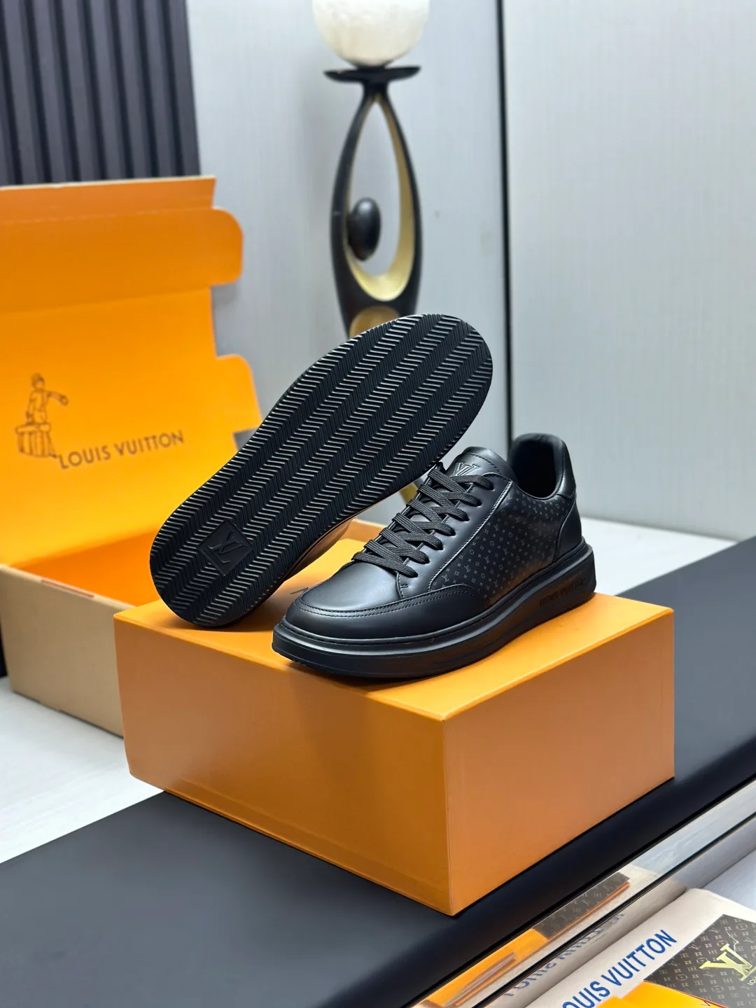 Men's Sneakers LOUIS VUITTON 17759500