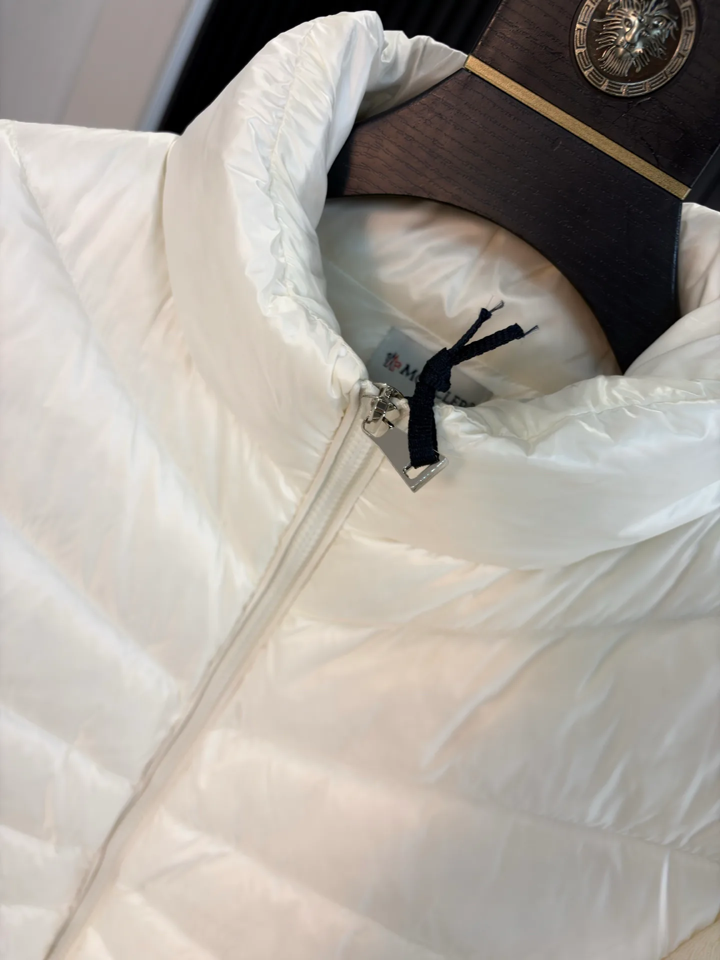 Women's Jackets And Down Jackets MONCLER 18529857