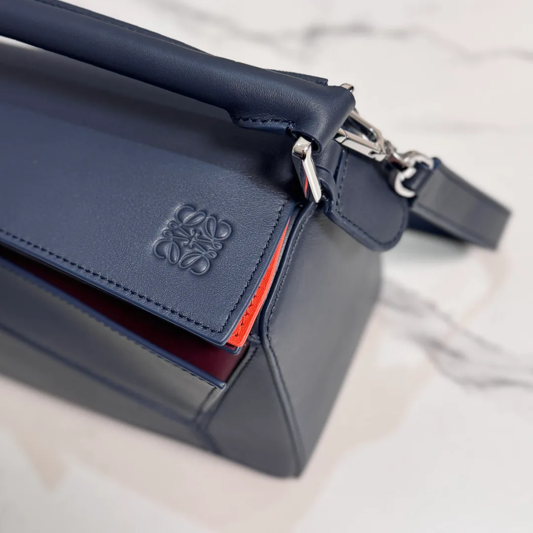 Women's Classic Handbags LOEWE 18330763