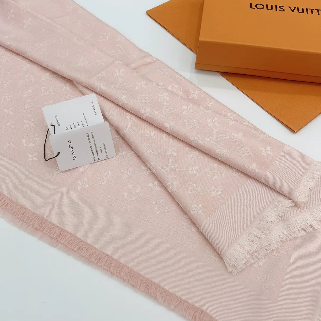 Scarves LOUIS VUITTON 18267589