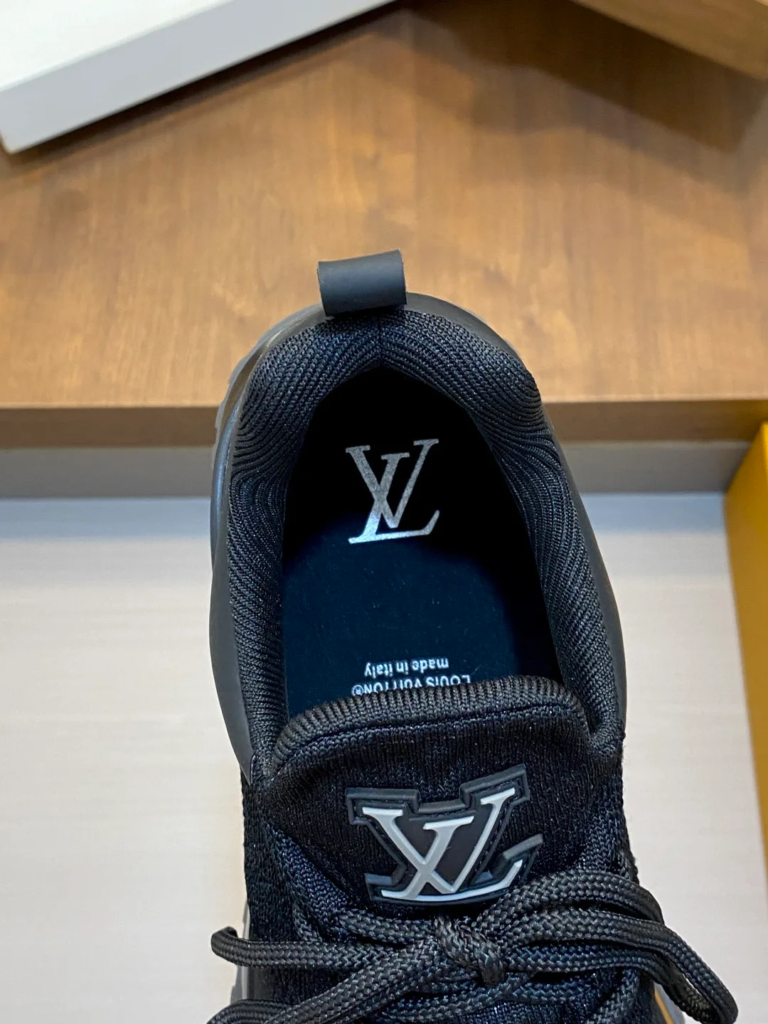Men's Sneakers LOUIS VUITTON 18337596