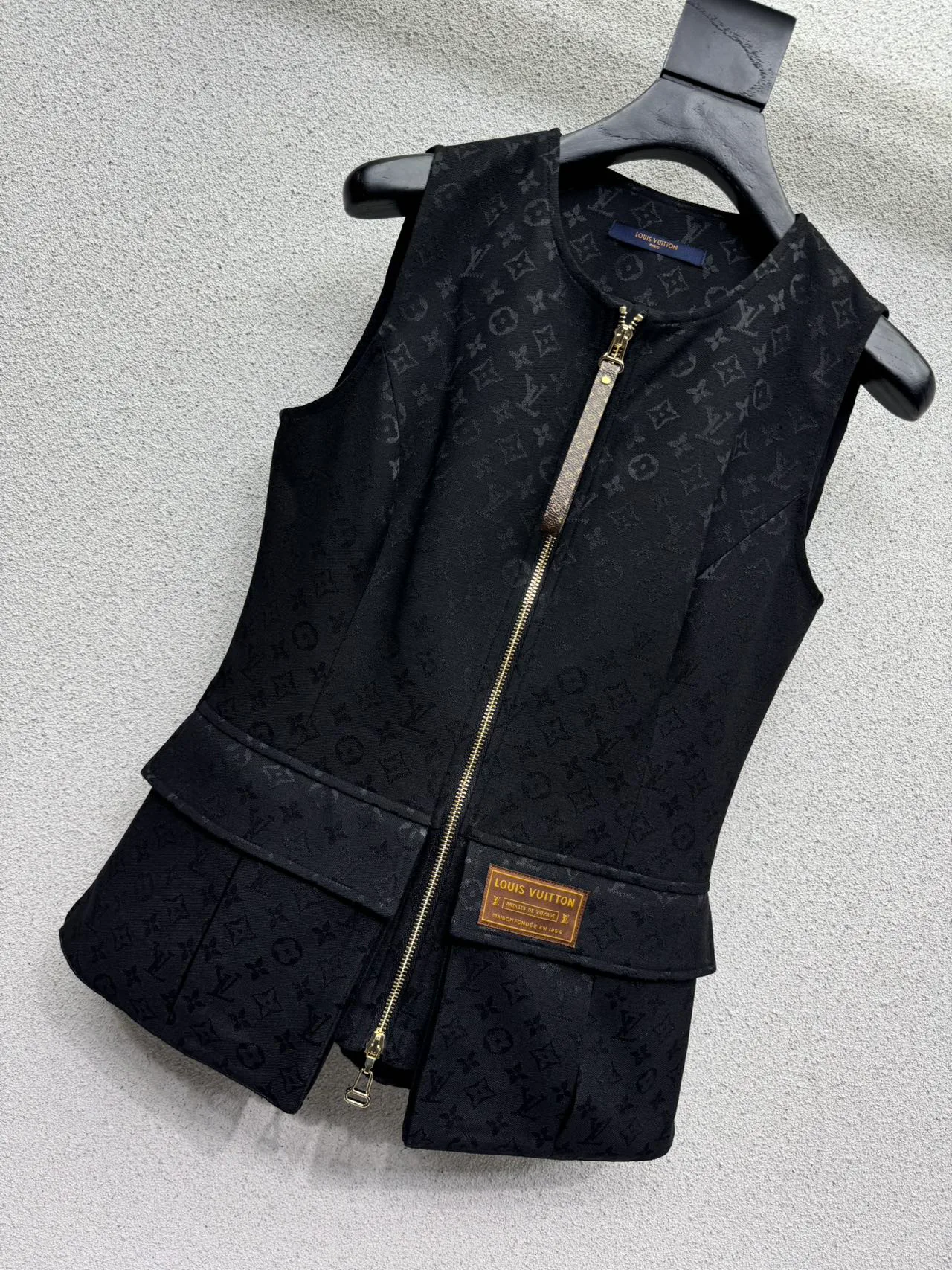 Women's Vests LOUIS VUITTON 18023595