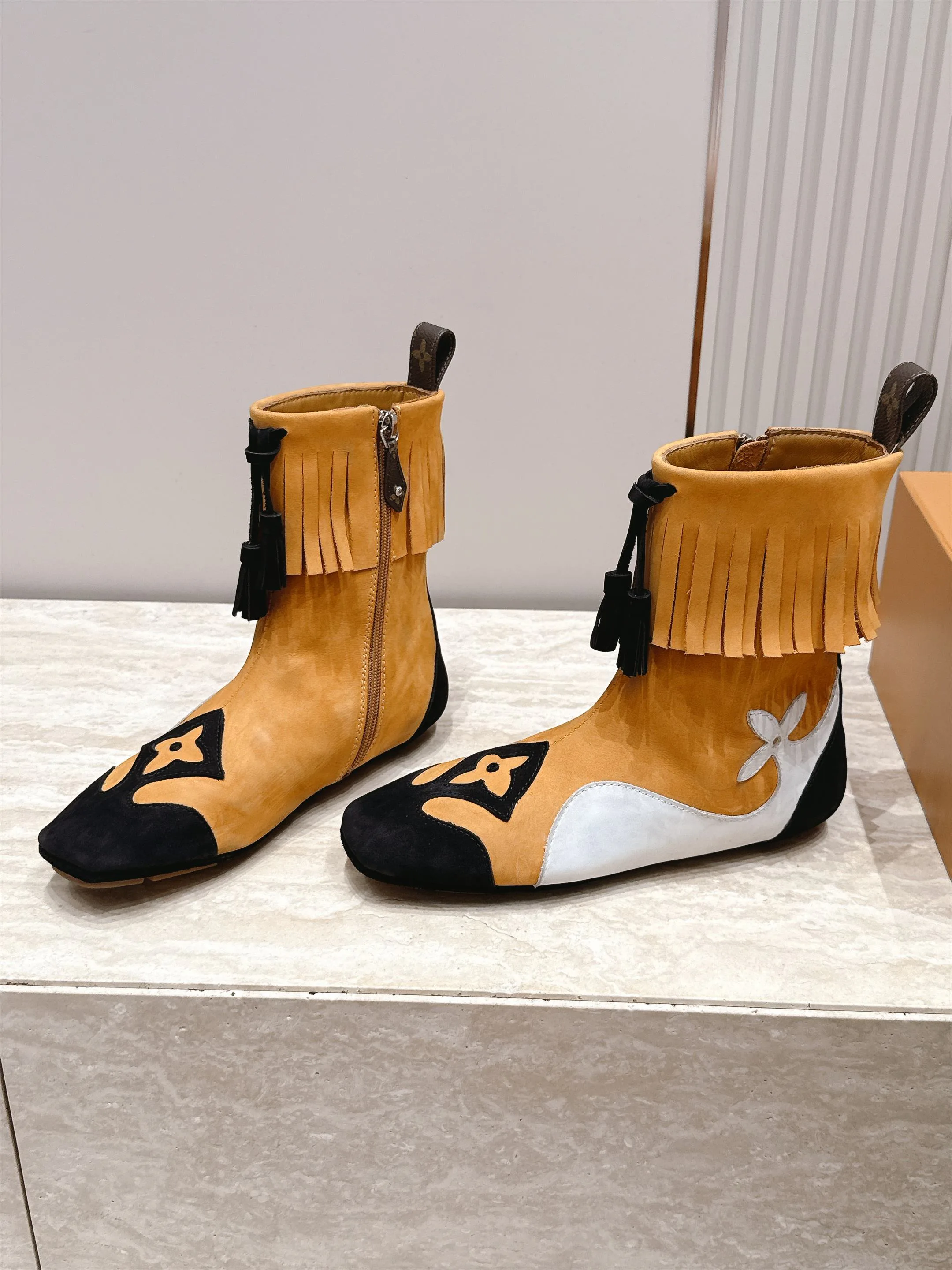 Women's Booties LOUIS VUITTON 18187155