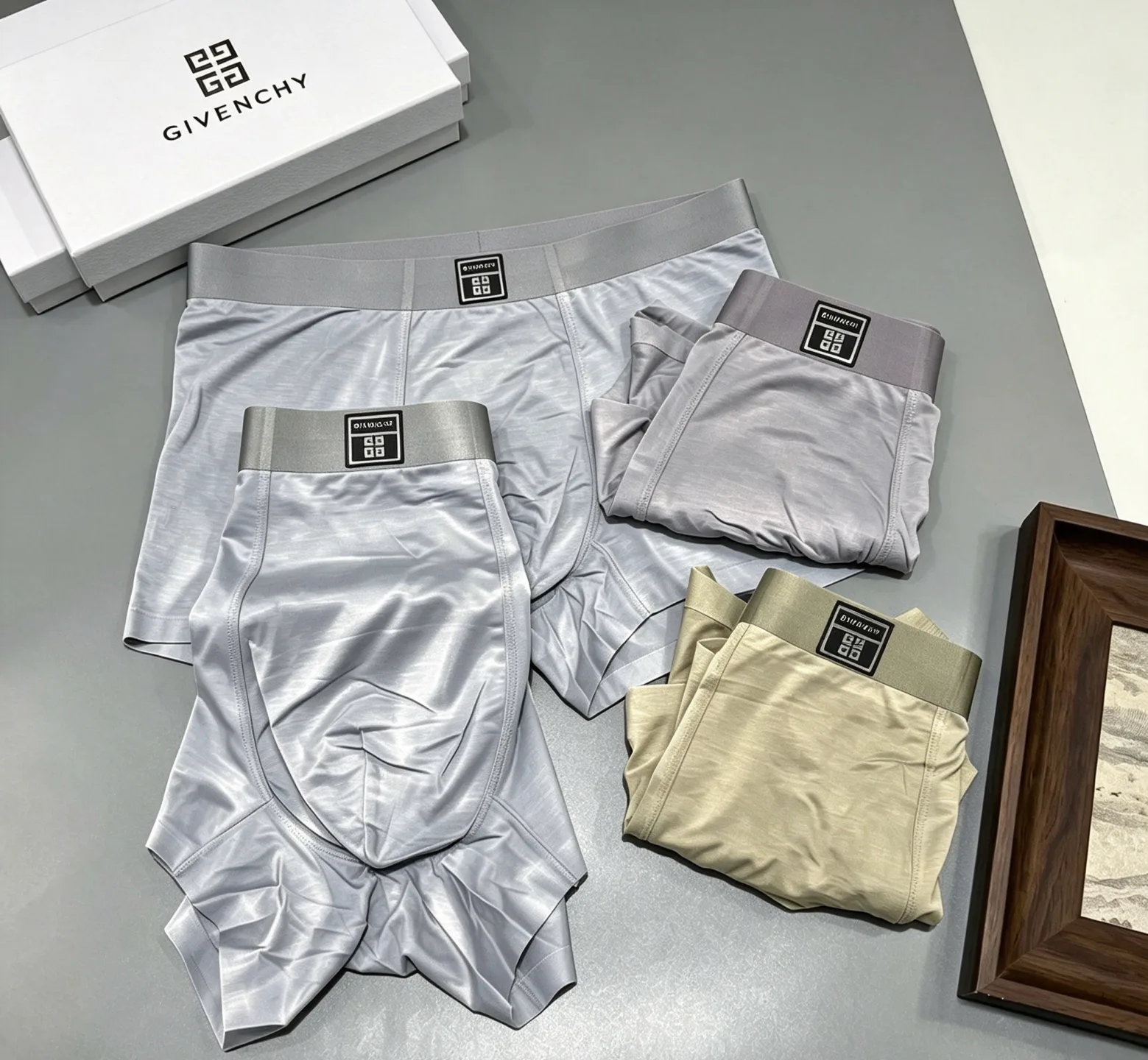 Men's Shorts GIVENCHY 18097536