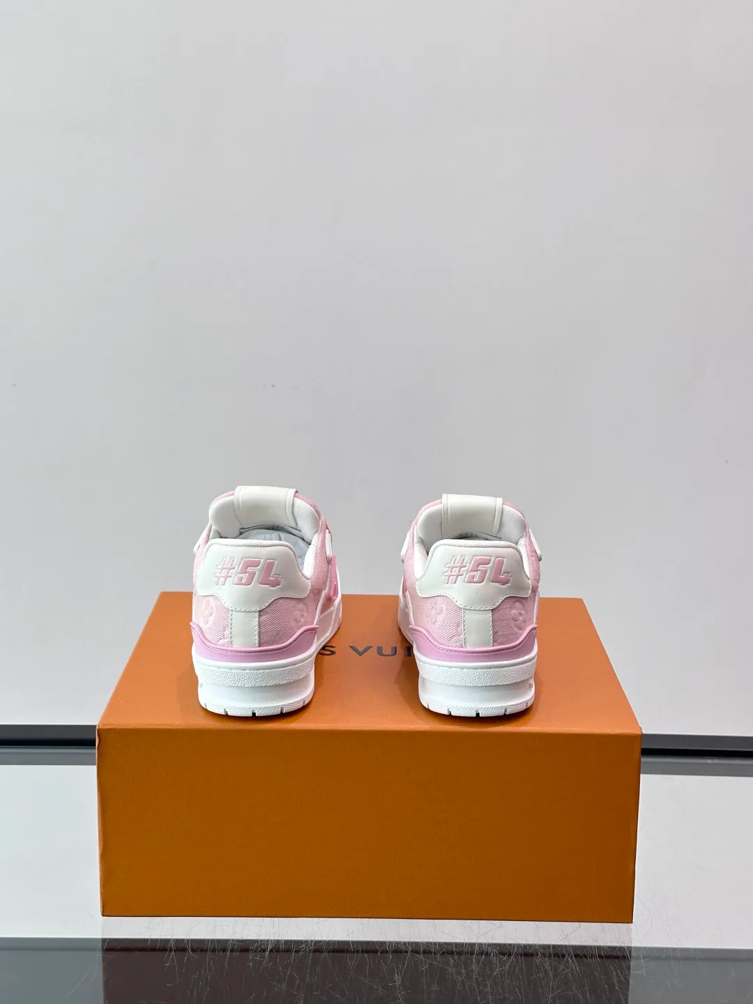 Men's Sneakers LOUIS VUITTON 18142179