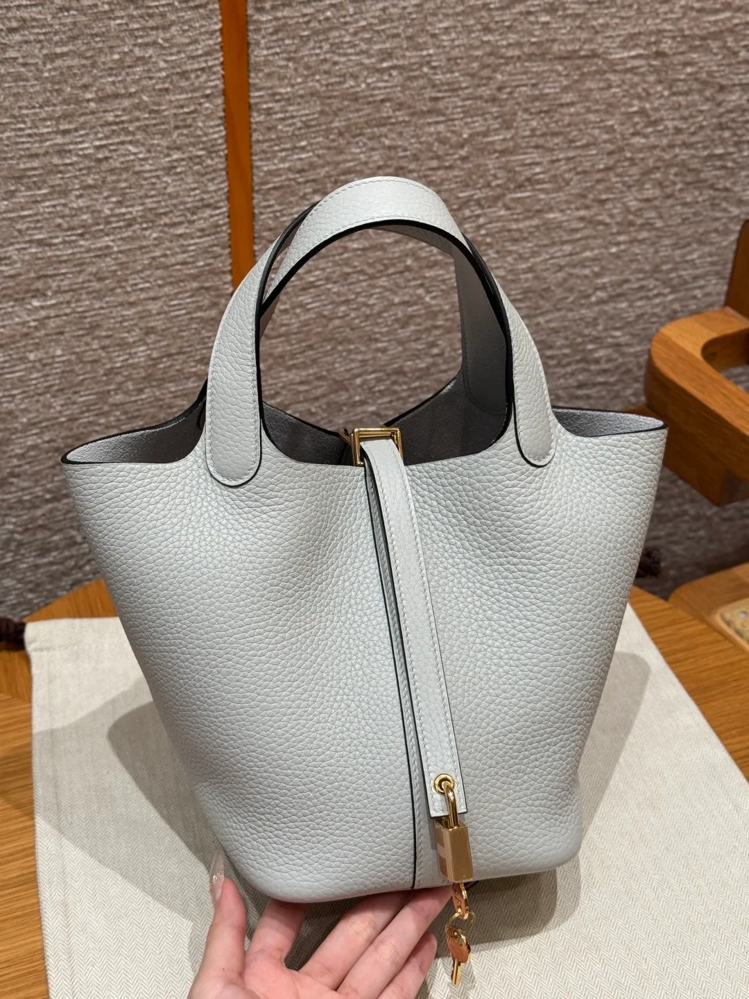 Women's Classic Handbags HERMES 17941972