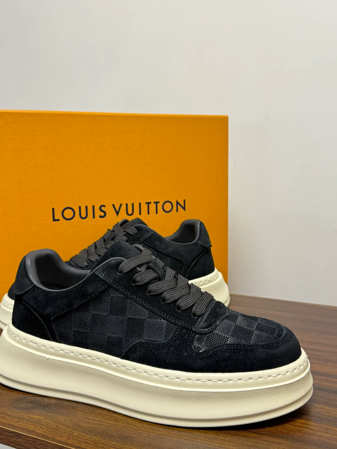 Men's Sneakers LOUIS VUITTON 19569377