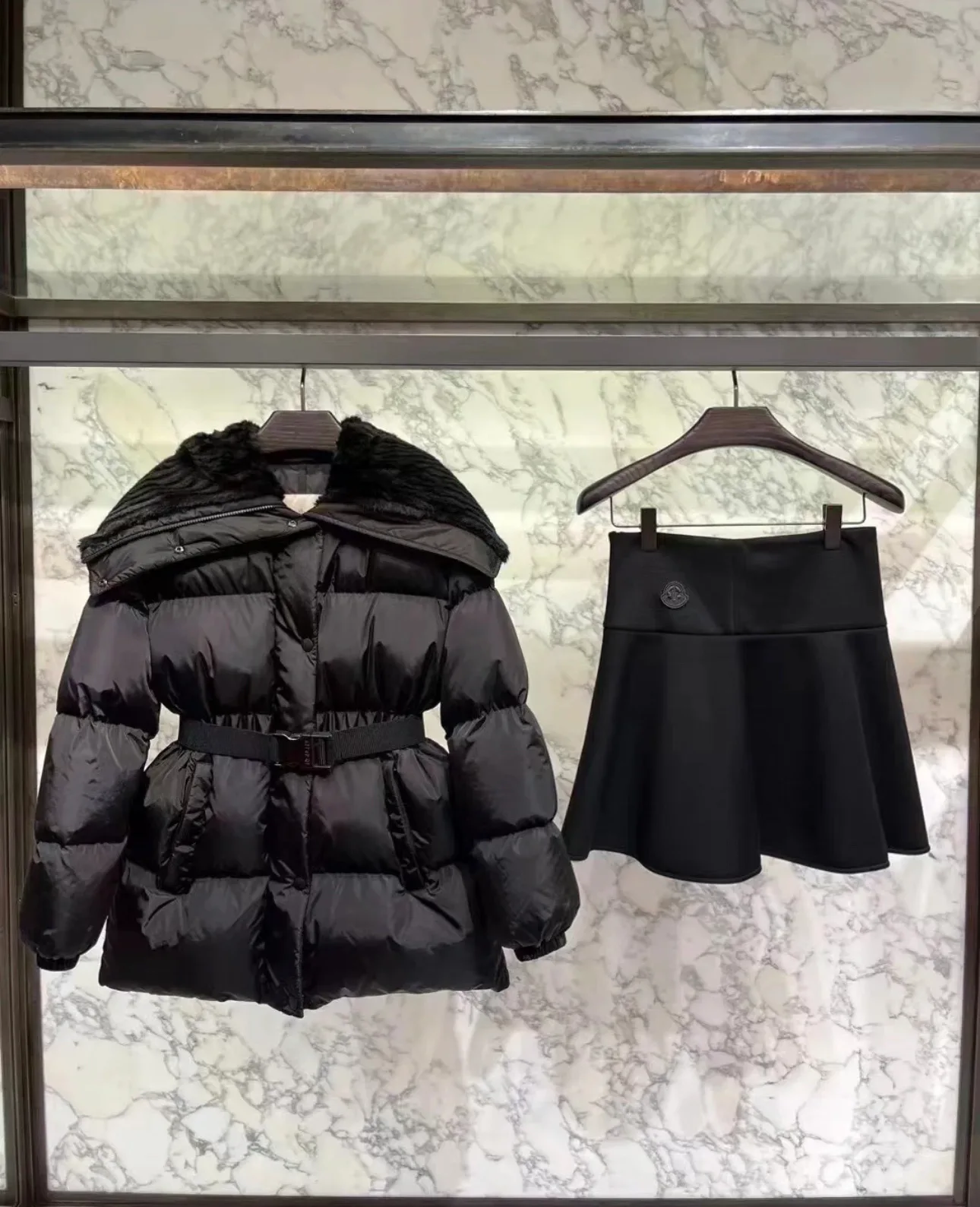 Куртки И Пуховики Женские Moncler 18606712