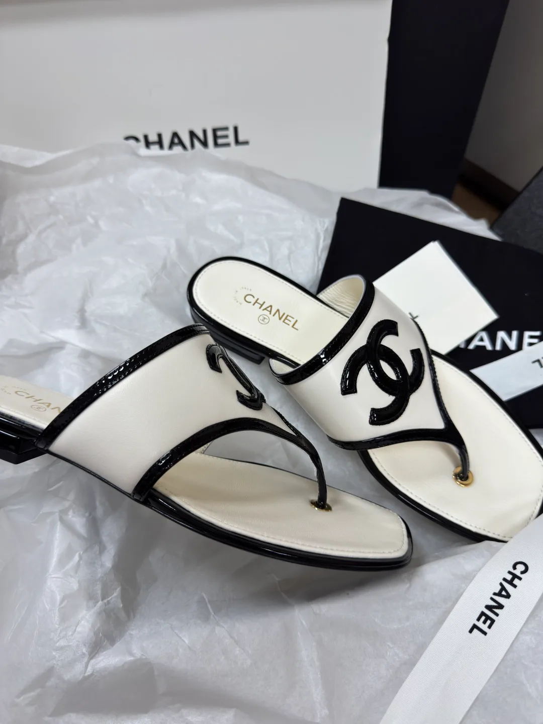 Women's Flip-Flops CHANEL 17860411