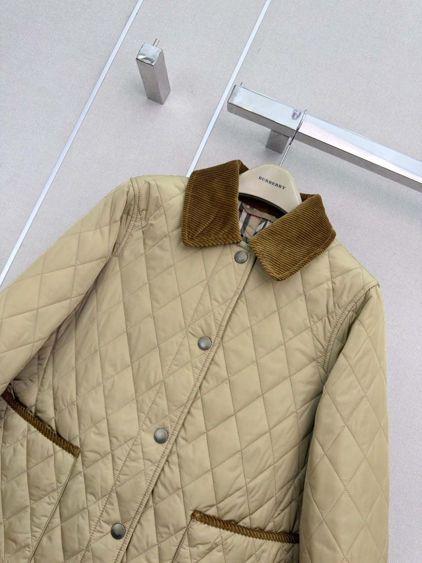 Women's Jackets And Down Jackets BURBERRY 18056787